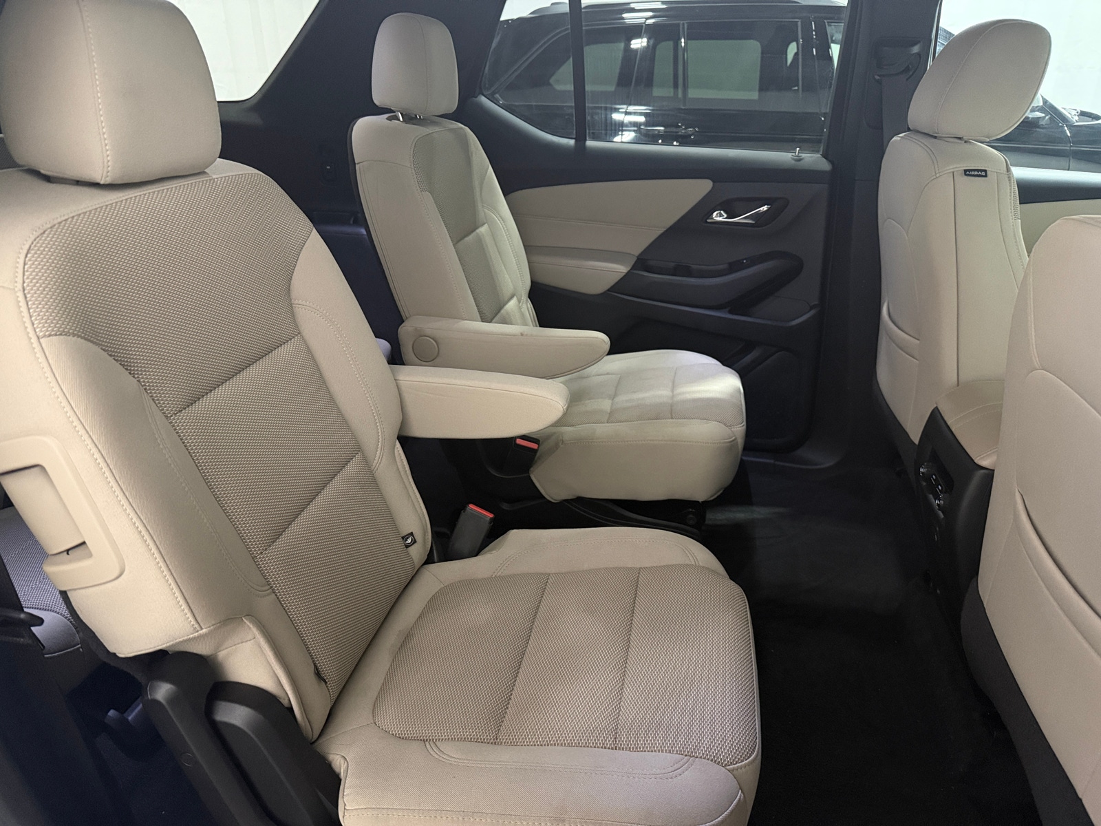 Thumbnail: 2022 Chevrolet Traverse - 6