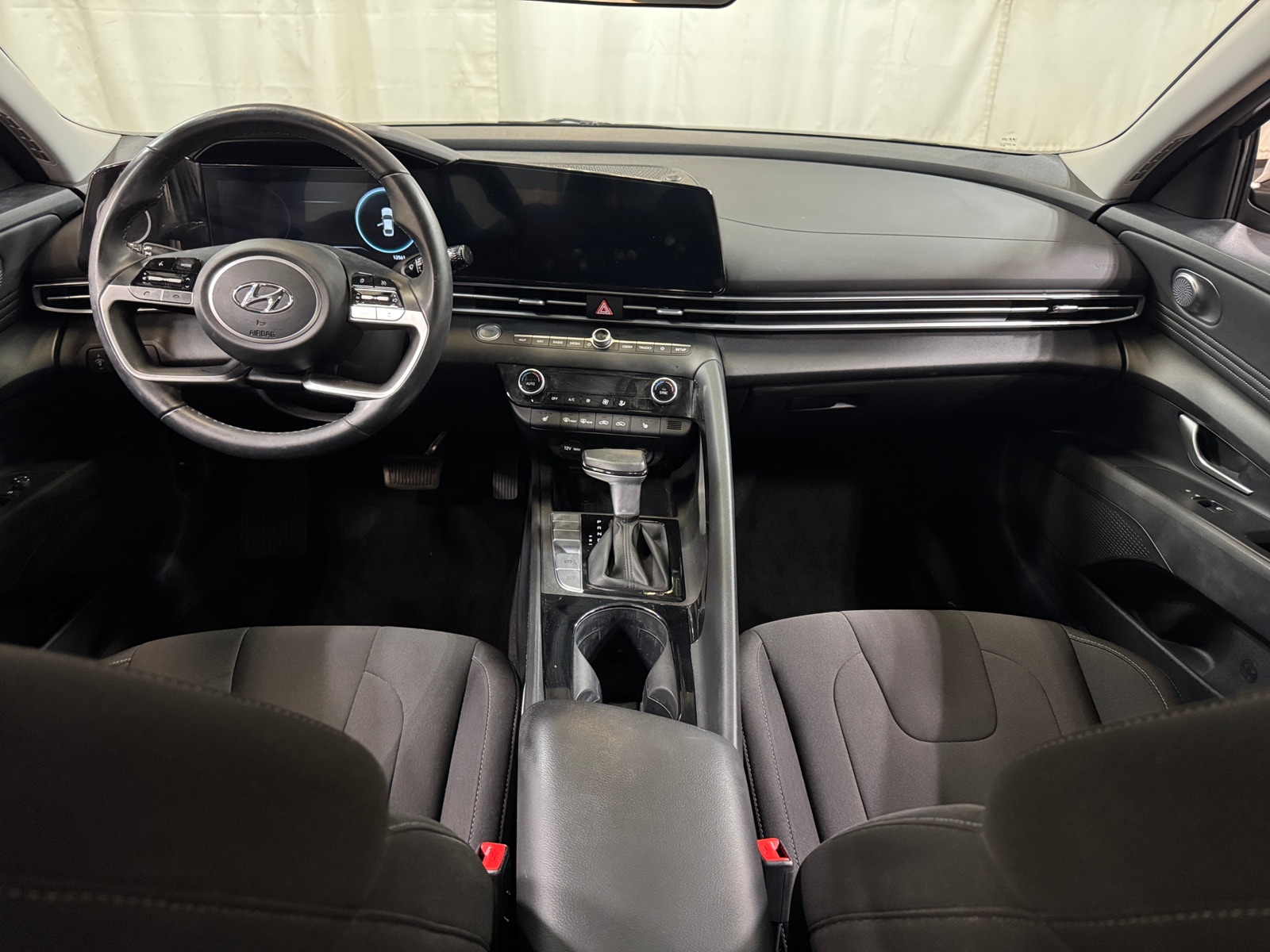 Thumbnail: 2023 Hyundai Elantra - 3