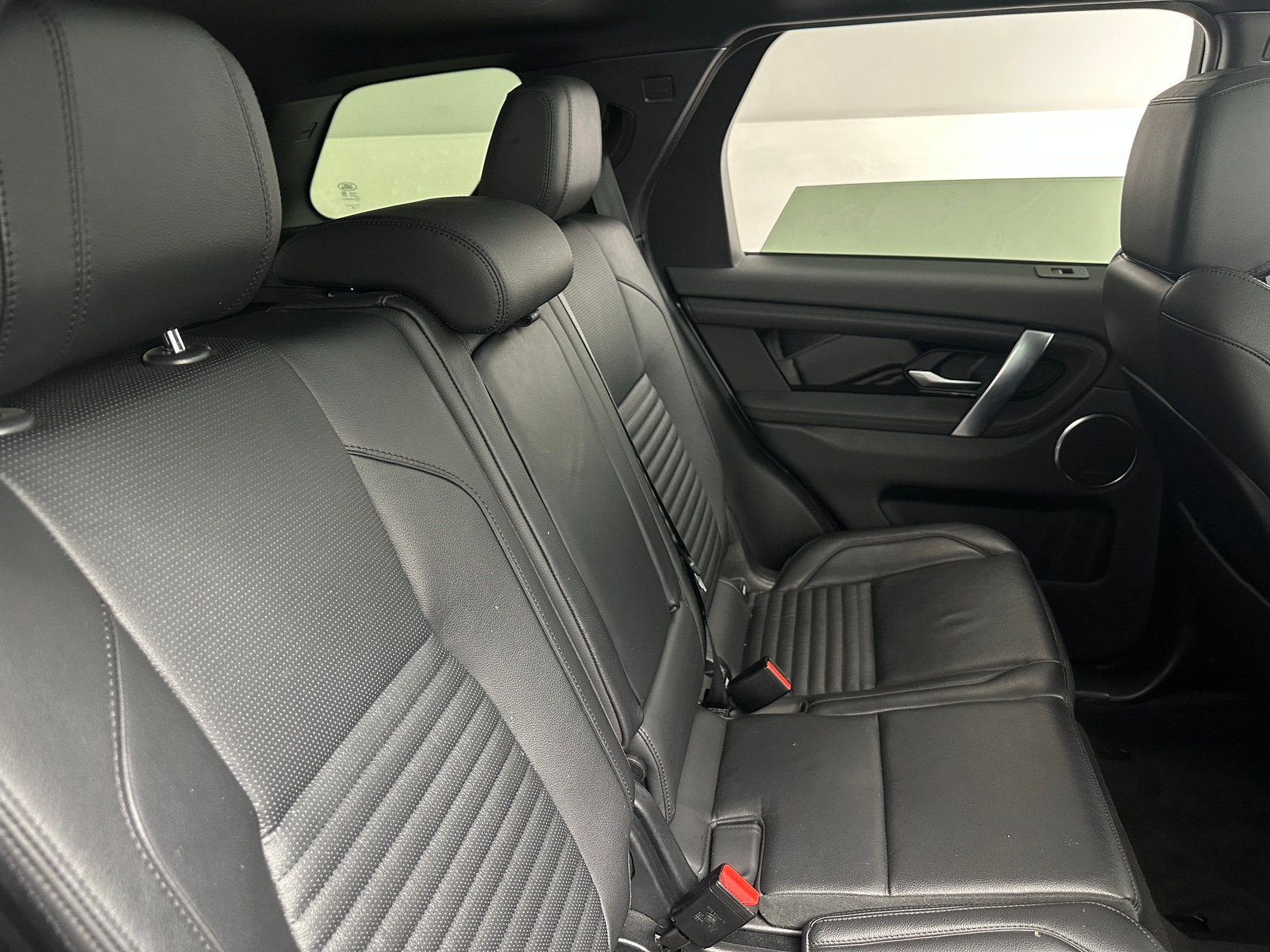 Thumbnail: 2020 Land Rover Discovery Sport - 5