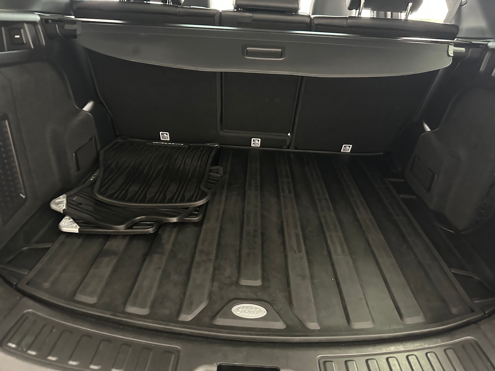 Thumbnail: 2020 Land Rover Discovery Sport - 6