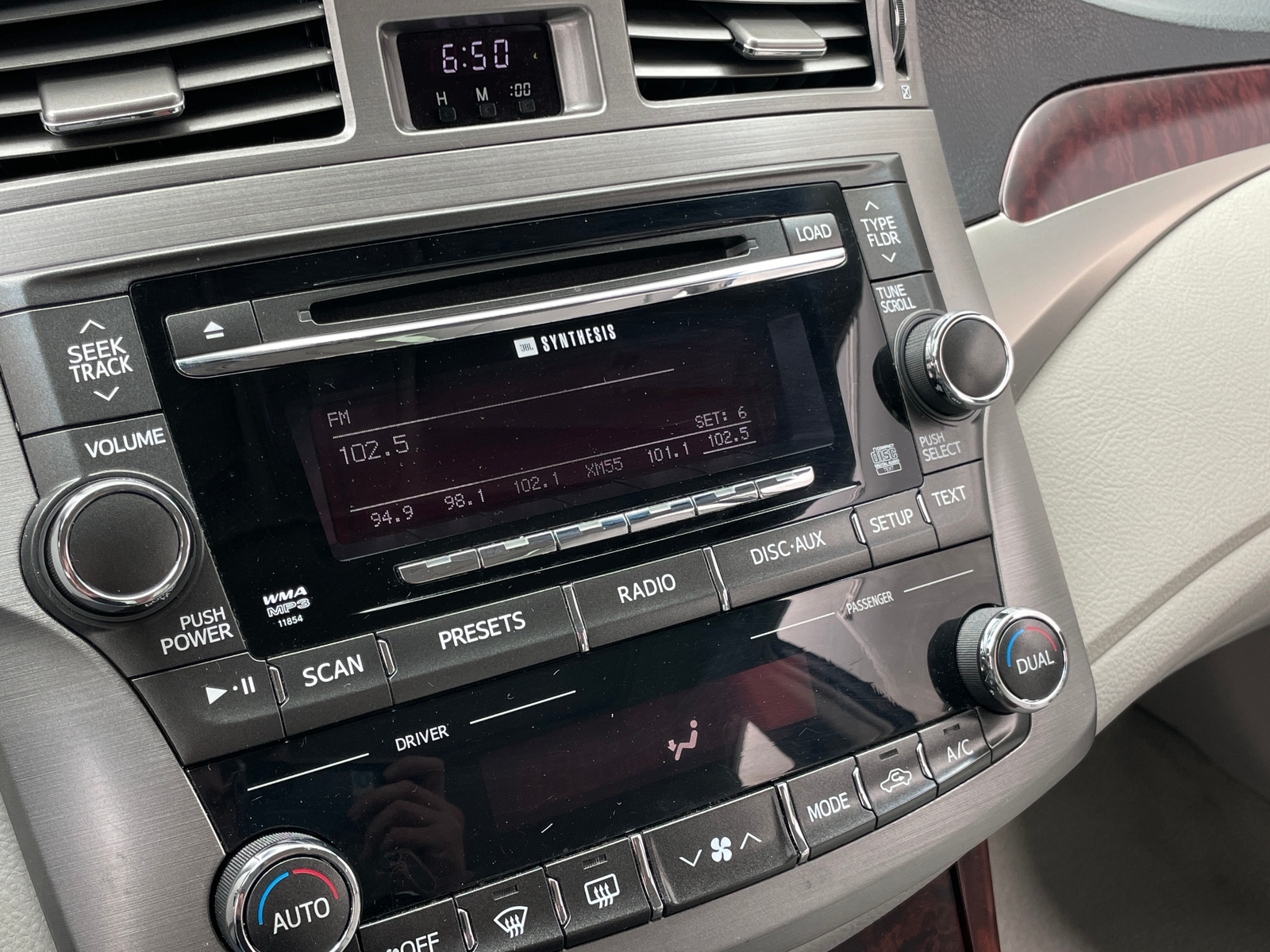 Thumbnail: 2011 Toyota Avalon - 3