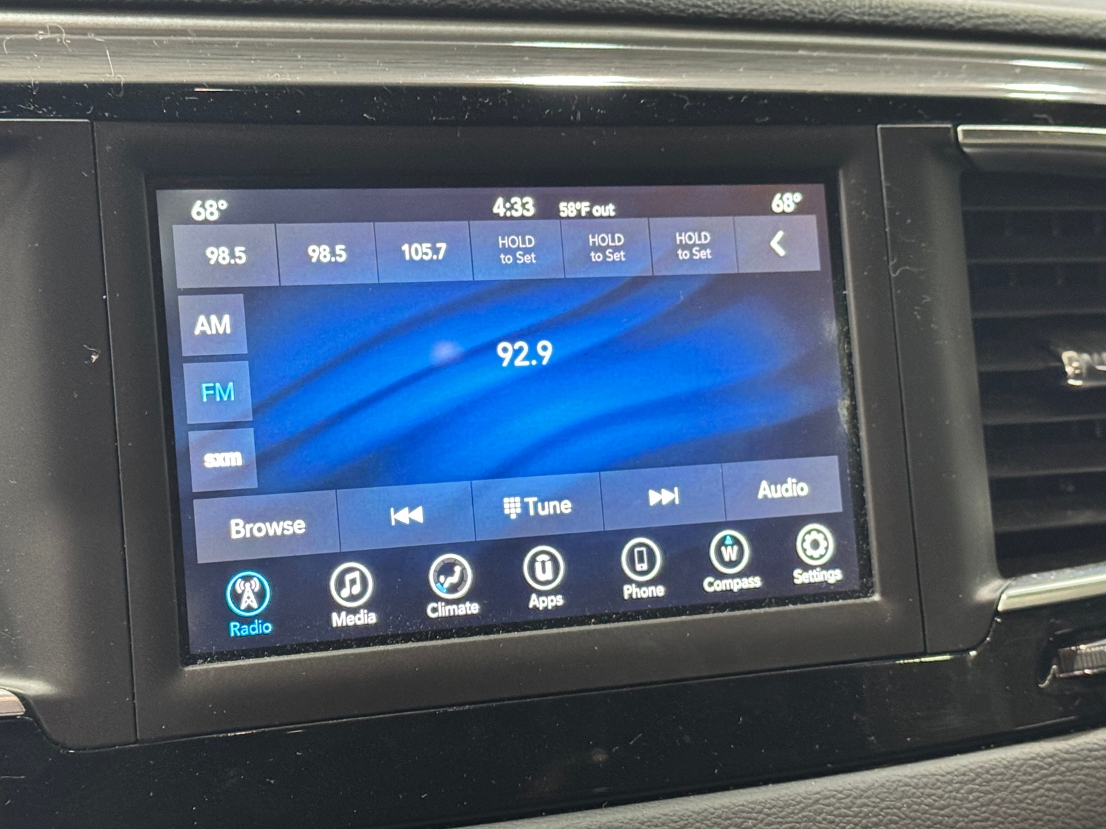 Thumbnail: 2020 Chrysler Pacifica - 4