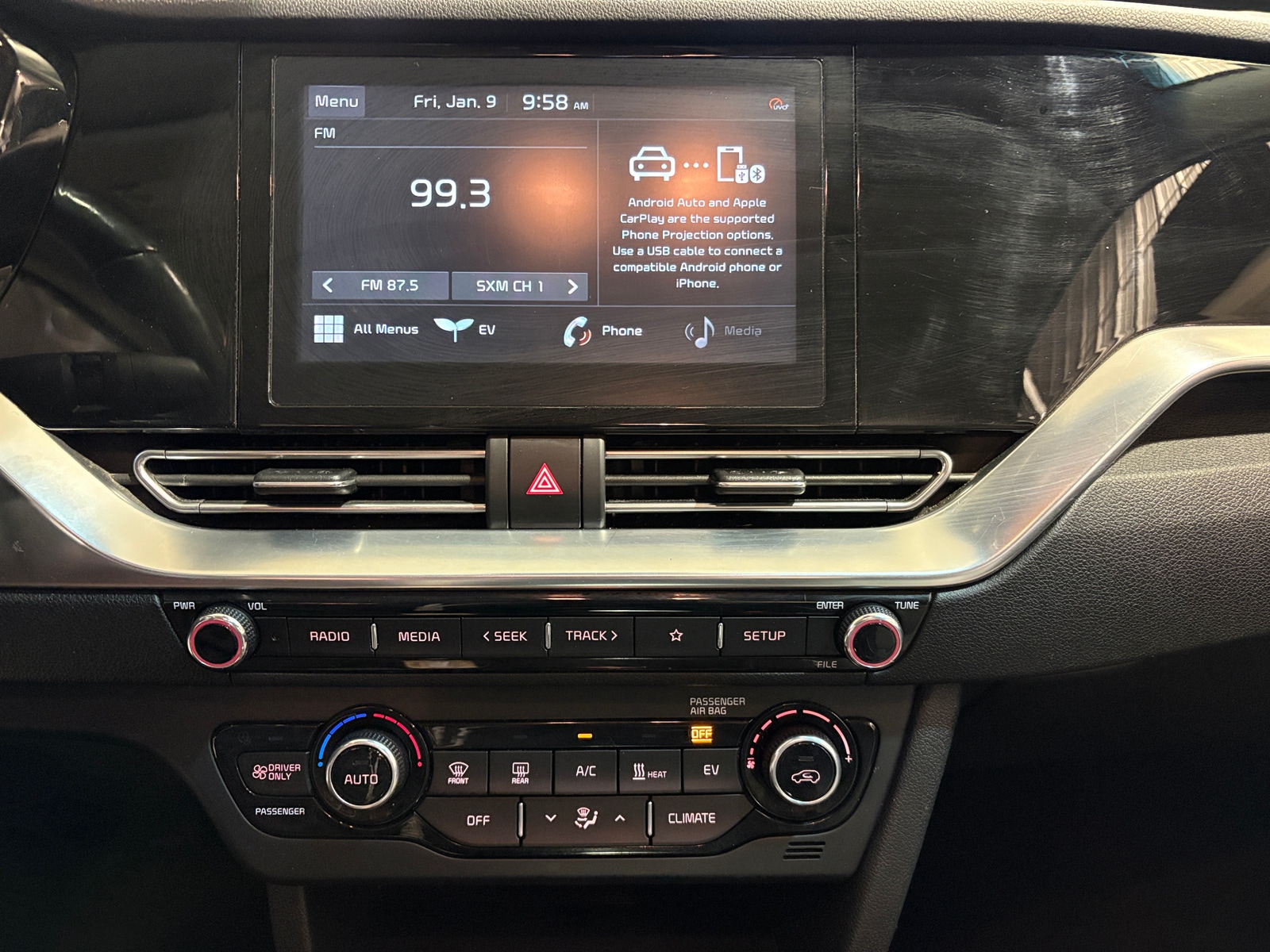 Thumbnail: 2020 Kia Niro - 3