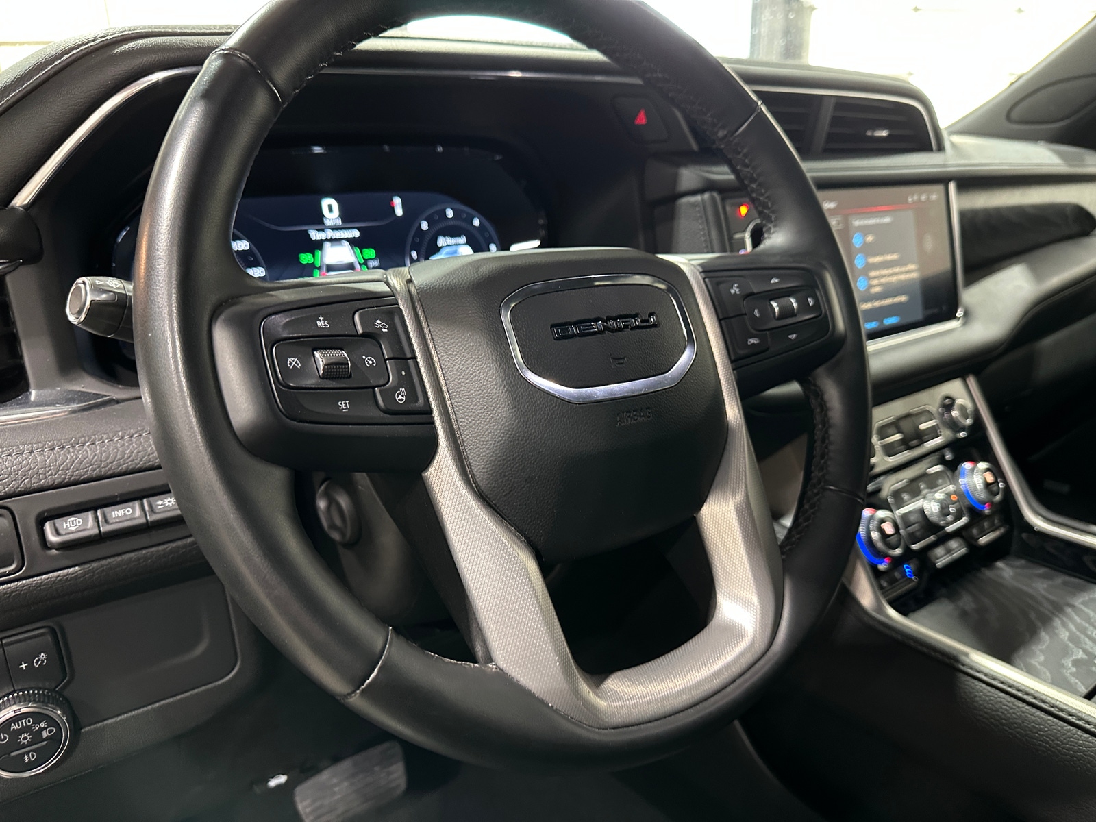 Thumbnail: 2023 GMC Yukon - 4