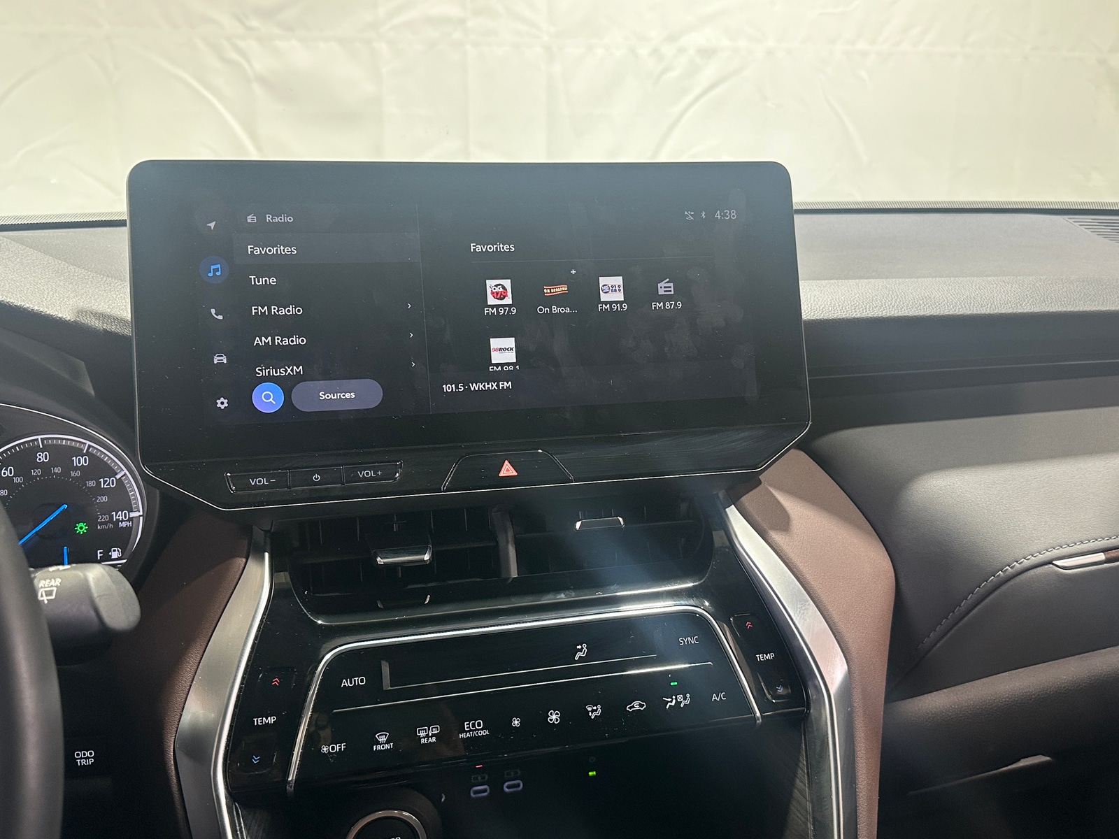 Thumbnail: 2024 Toyota Venza - 3