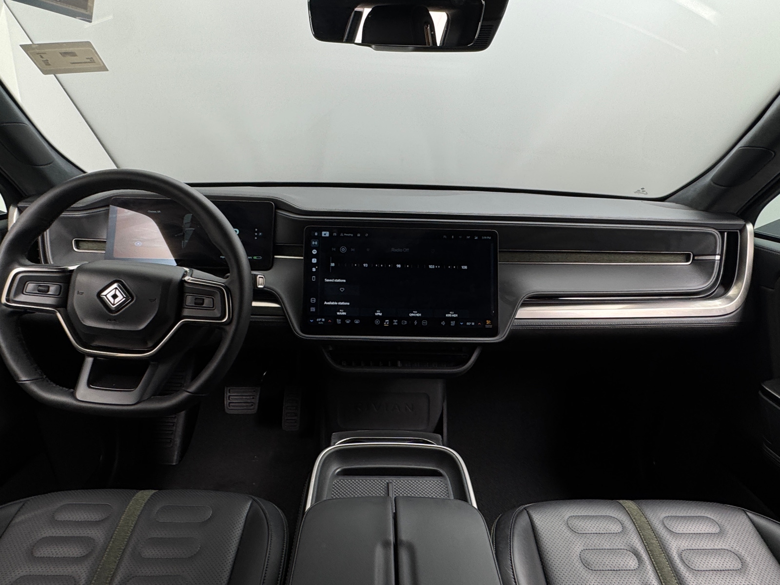 Thumbnail: 2025 Rivian R1S - 2