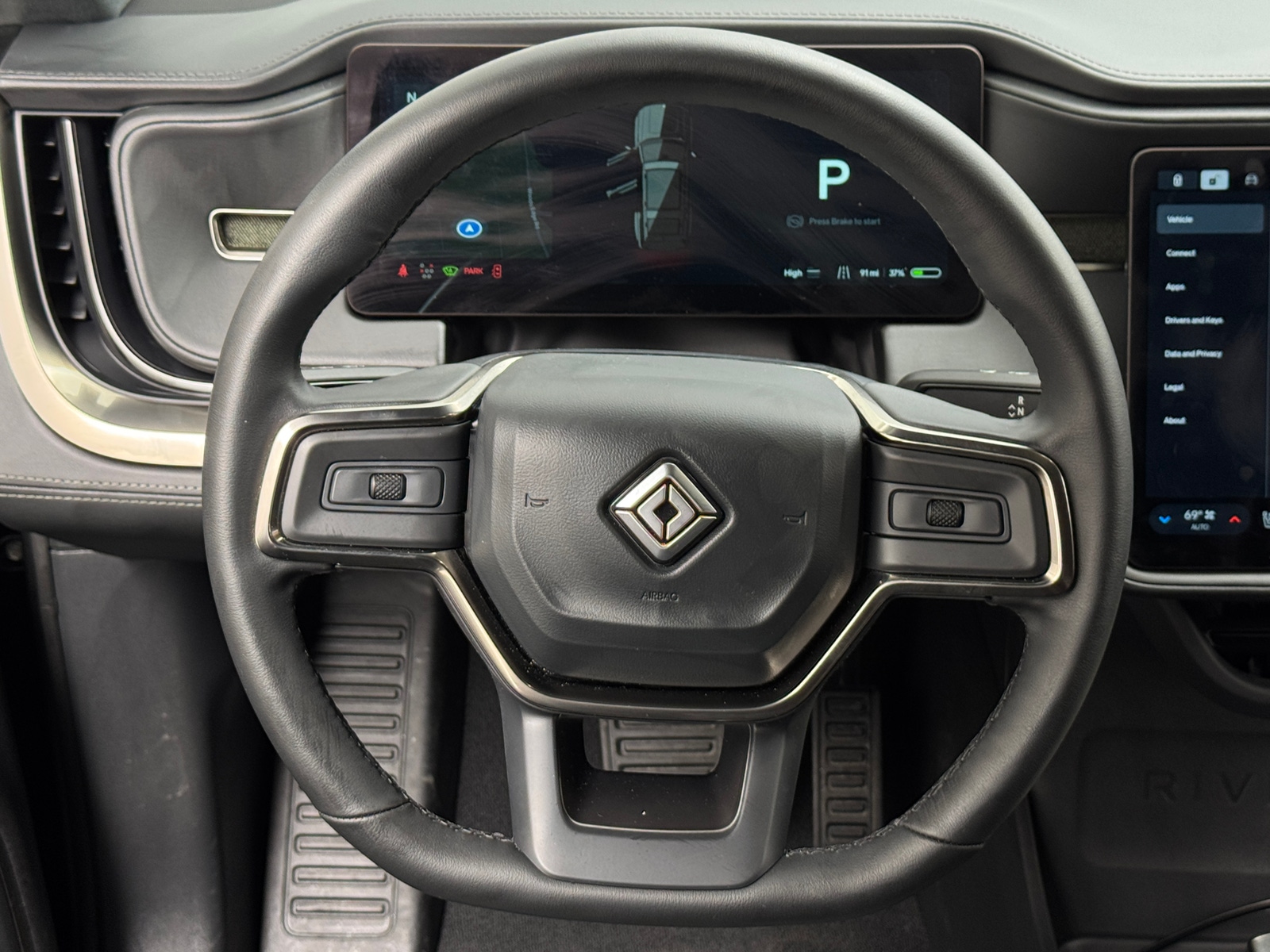 Thumbnail: 2025 Rivian R1S - 4