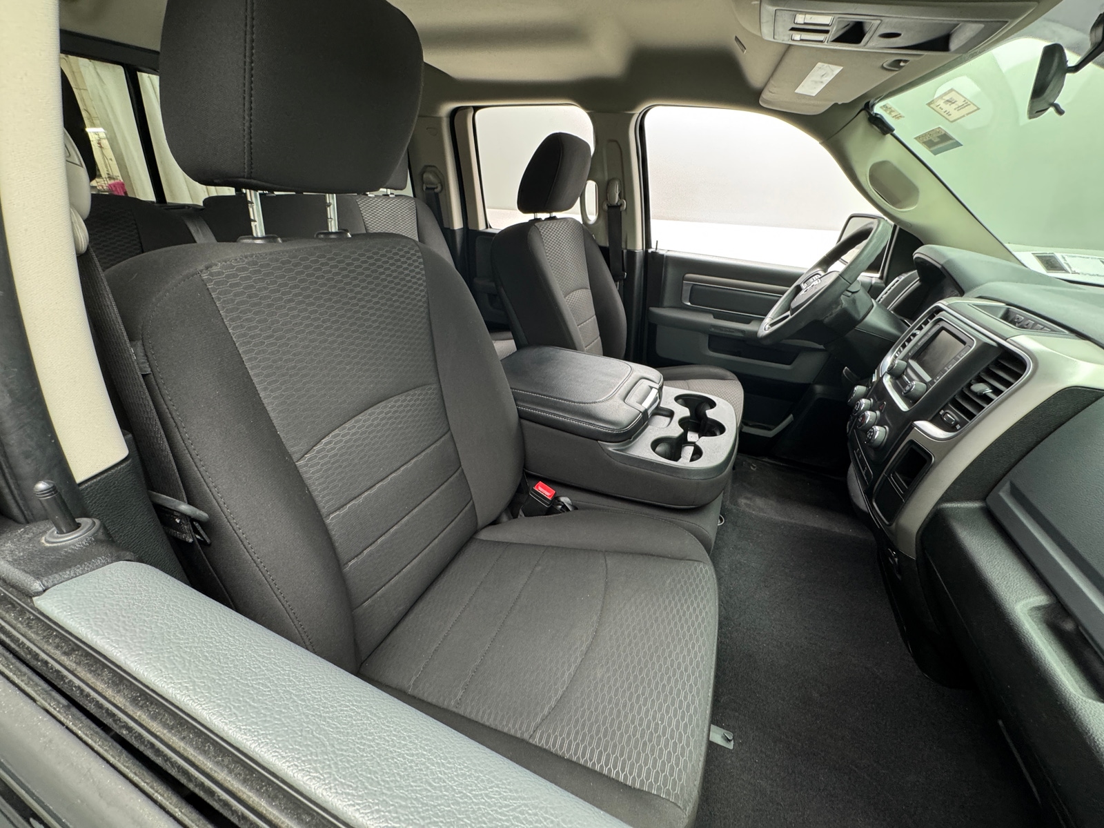 Thumbnail: 2020 RAM 1500 Classic - 2