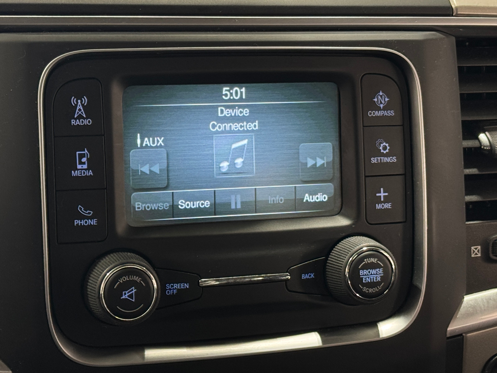 Thumbnail: 2020 RAM 1500 Classic - 4