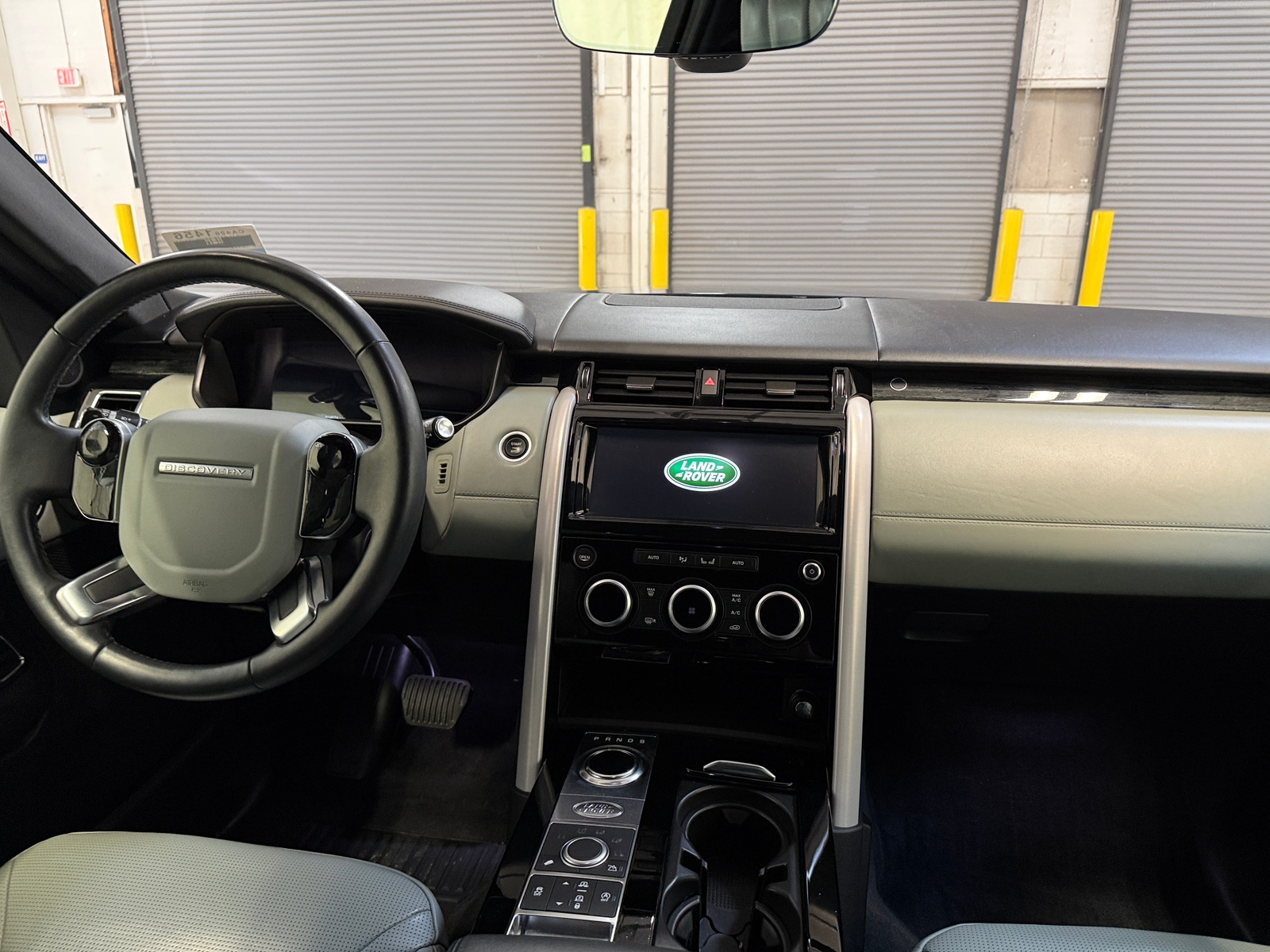 Thumbnail: 2019 Land Rover Discovery - 2