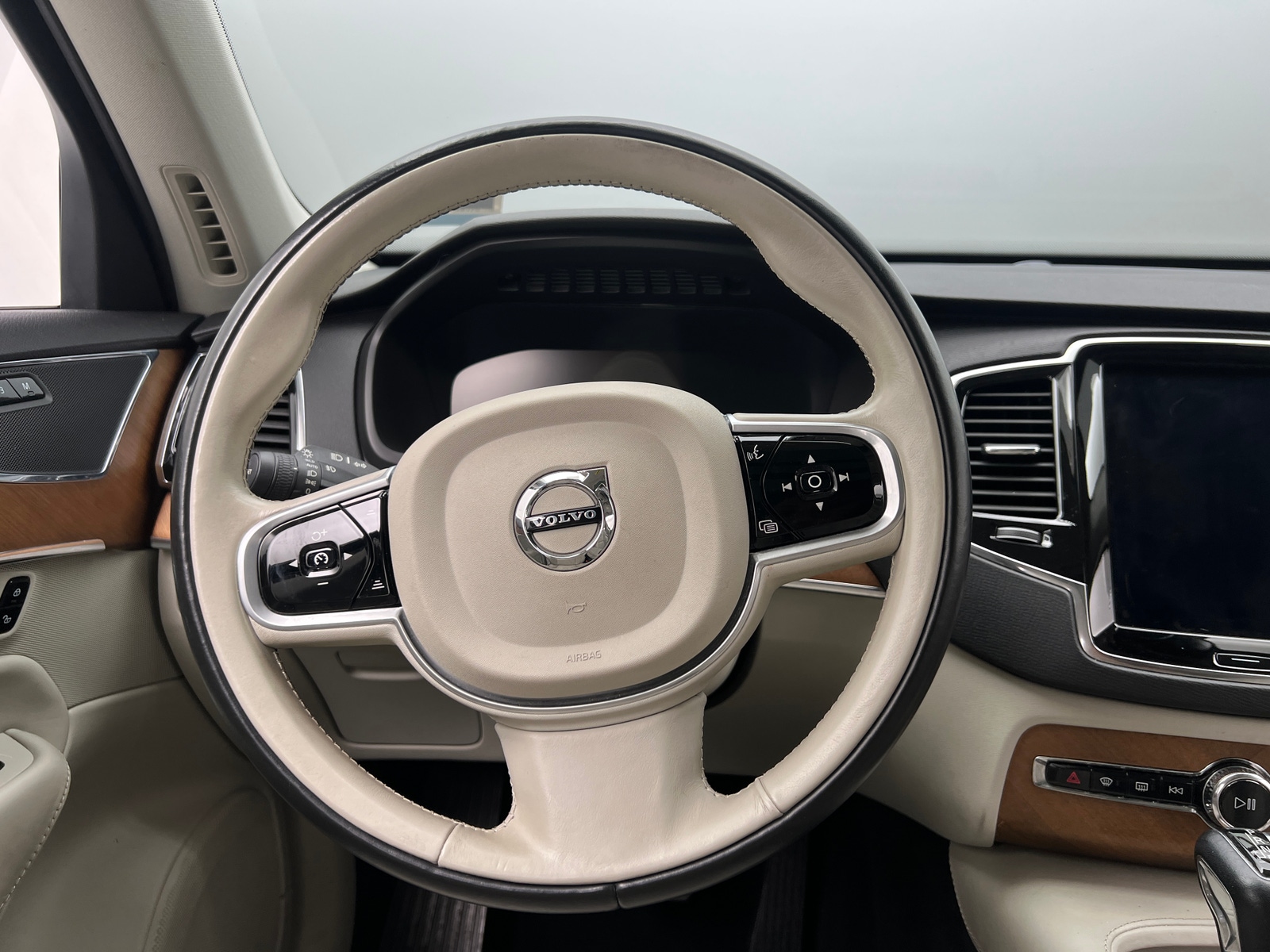 Thumbnail: 2018 Volvo XC90 - 4