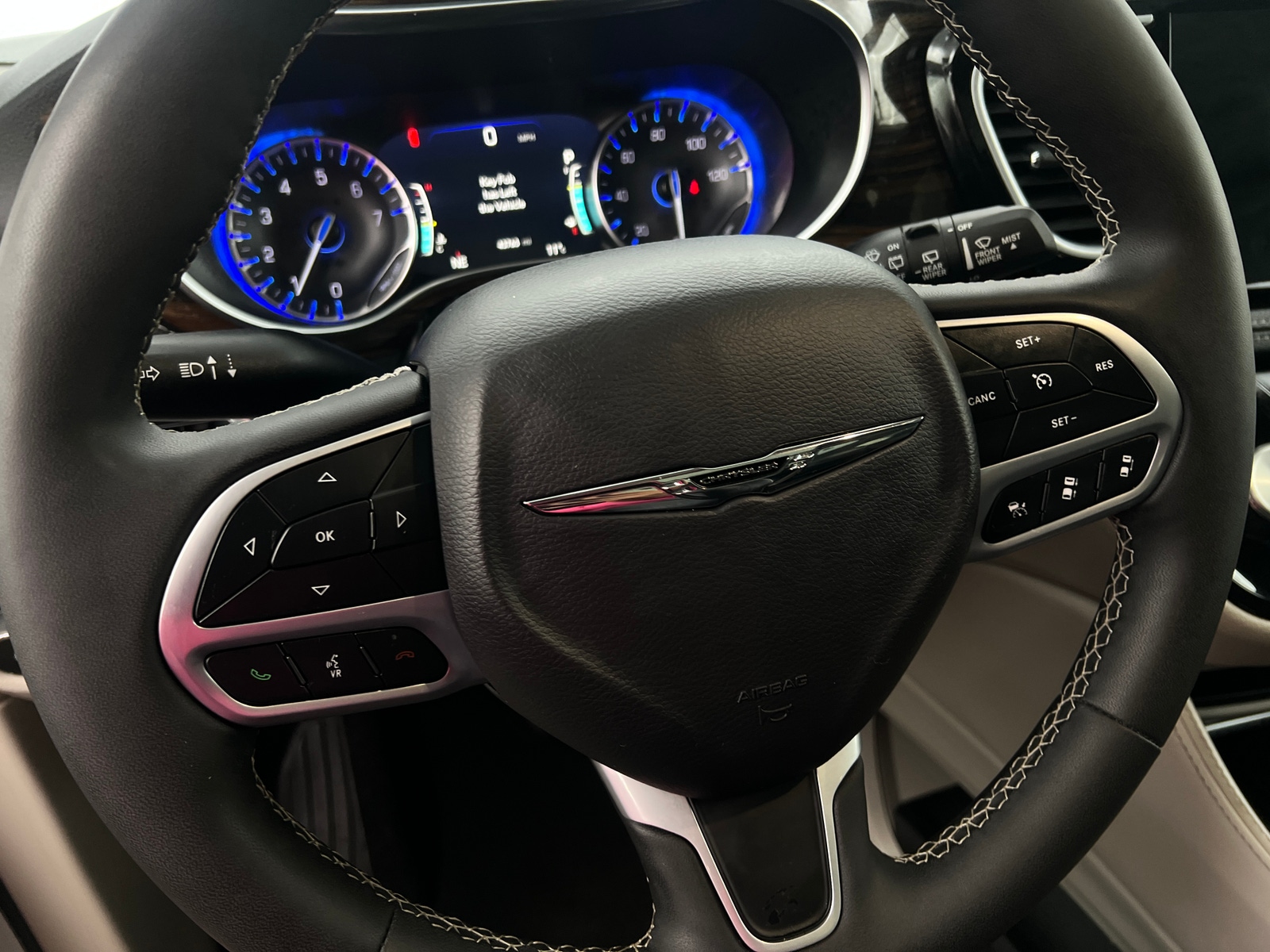 Thumbnail: 2024 Chrysler Pacifica - 4