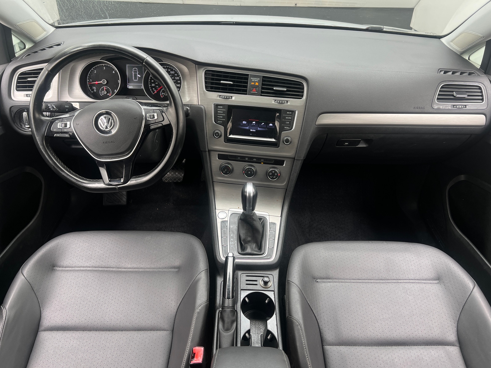 Thumbnail: 2015 Volkswagen e-Golf - 2