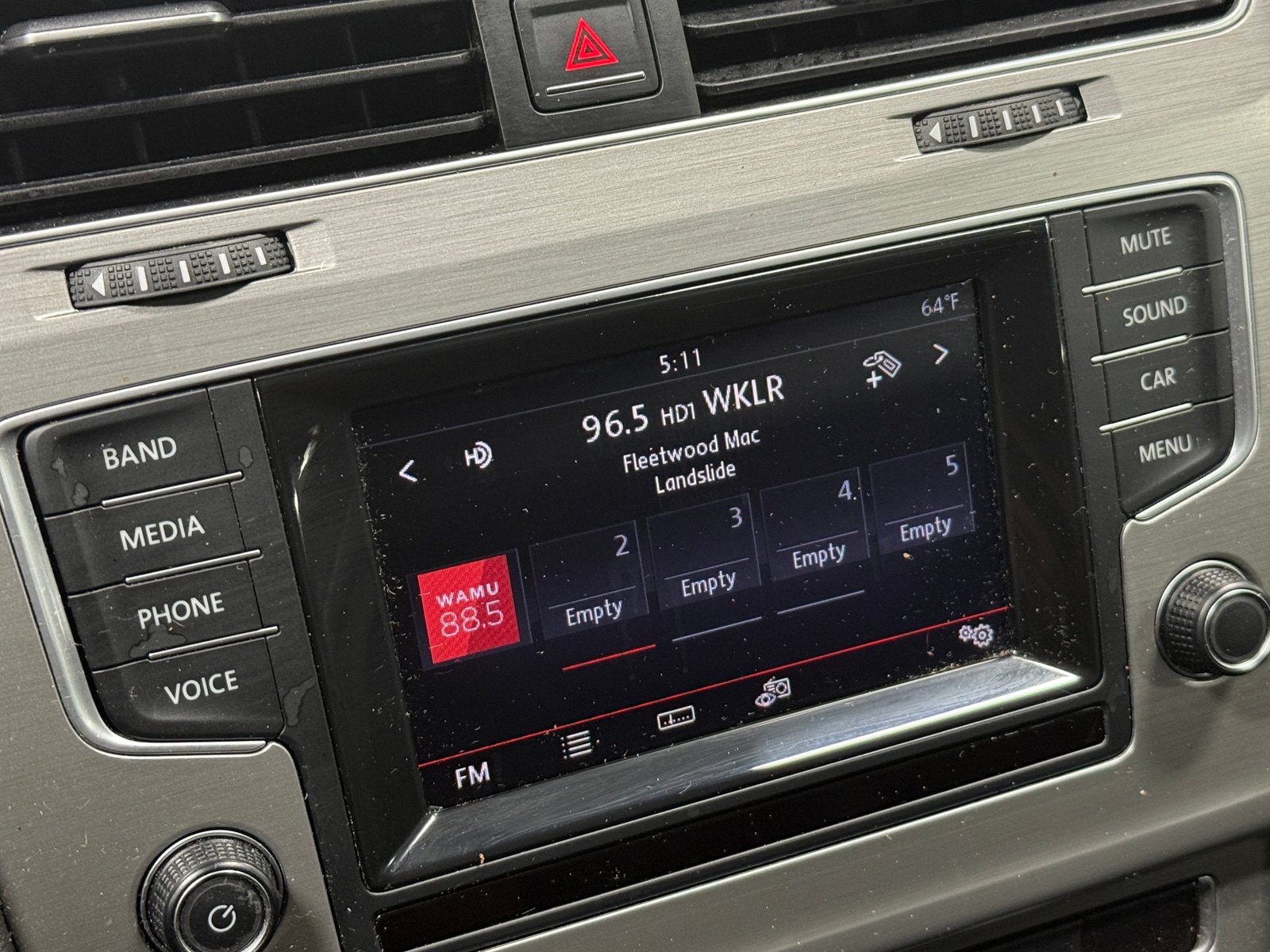 Thumbnail: 2015 Volkswagen e-Golf - 3