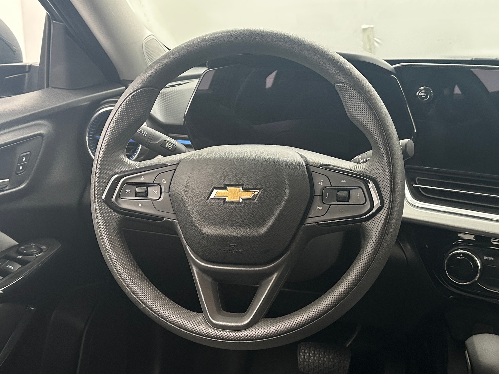 Thumbnail: 2025 Chevrolet Trax - 5