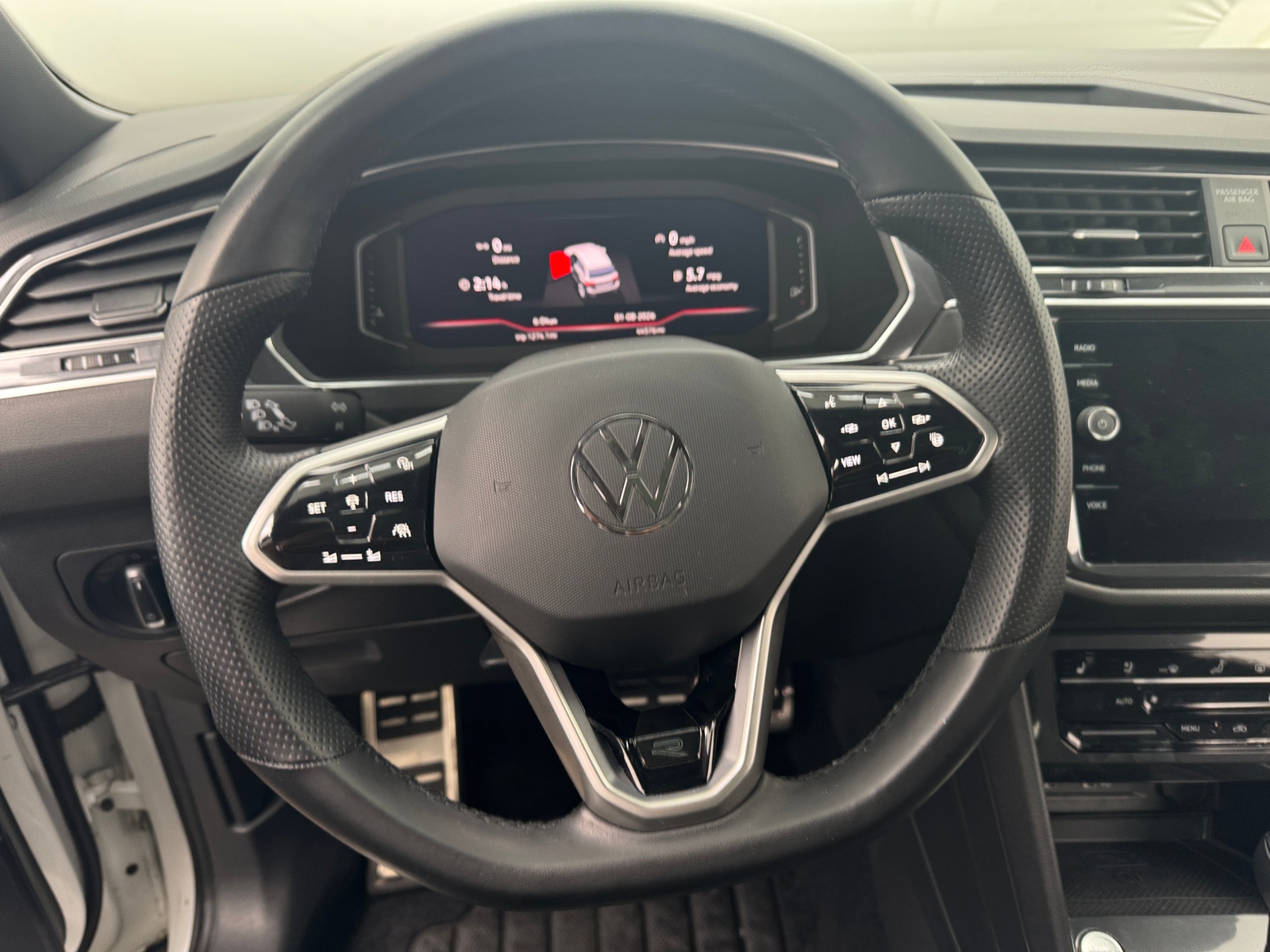 Thumbnail: 2022 Volkswagen Tiguan - 4