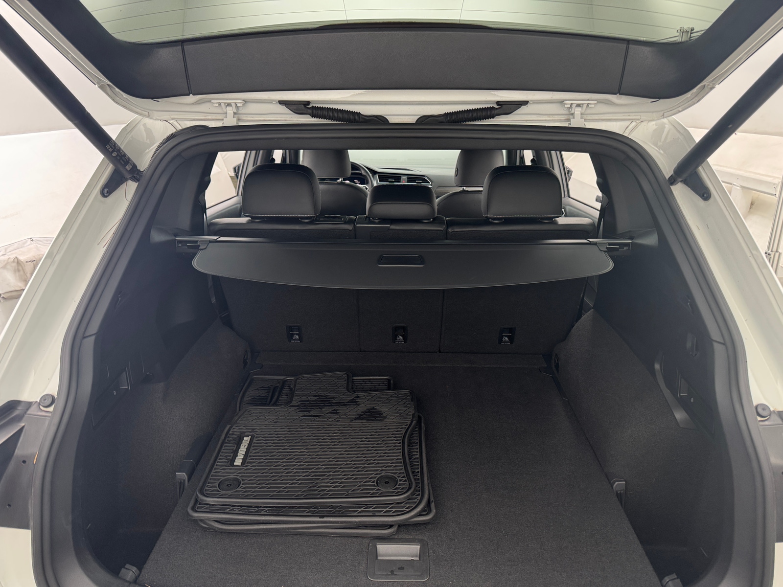 Thumbnail: 2022 Volkswagen Tiguan - 6