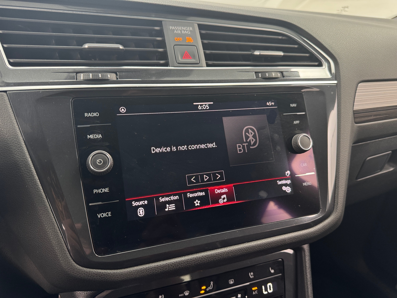 Thumbnail: 2022 Volkswagen Tiguan - 3