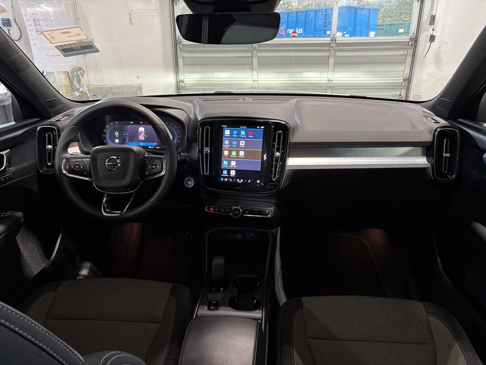 Thumbnail: 2024 Volvo XC40 - 3