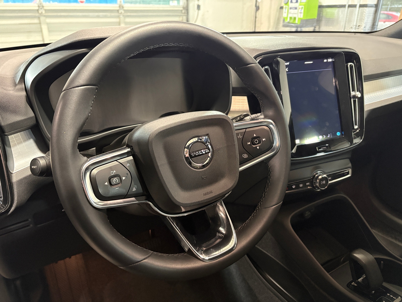 Thumbnail: 2024 Volvo XC40 - 5