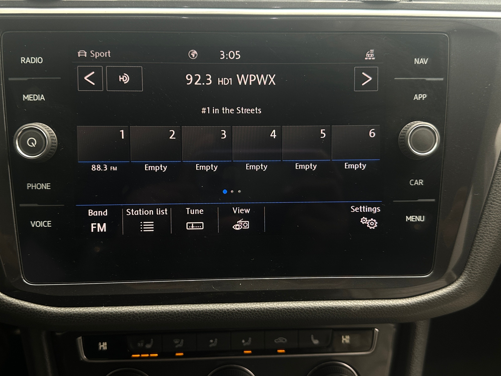 Thumbnail: 2020 Volkswagen Tiguan - 3