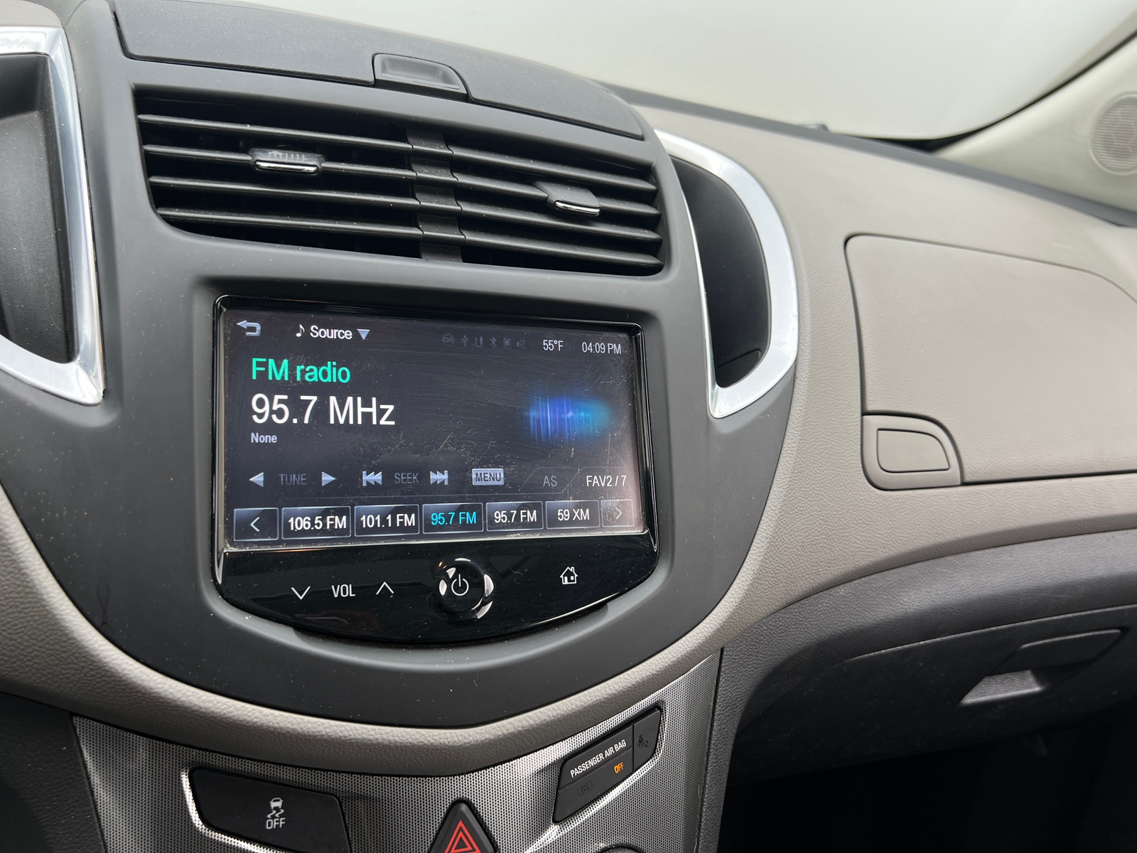 Thumbnail: 2015 Chevrolet Trax - 3