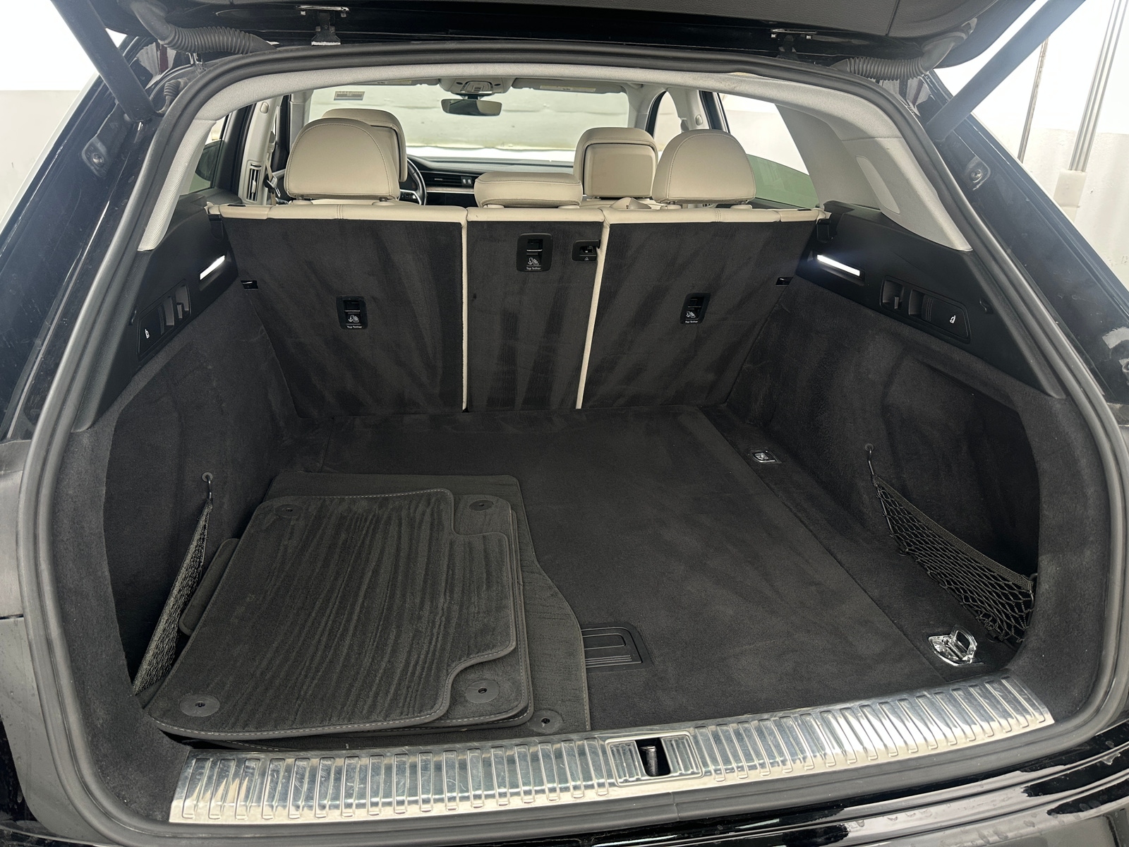 Thumbnail: 2019 Audi e-tron - 6