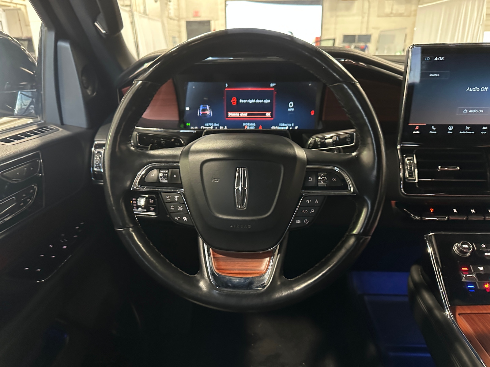 Thumbnail: 2024 Lincoln Navigator - 4