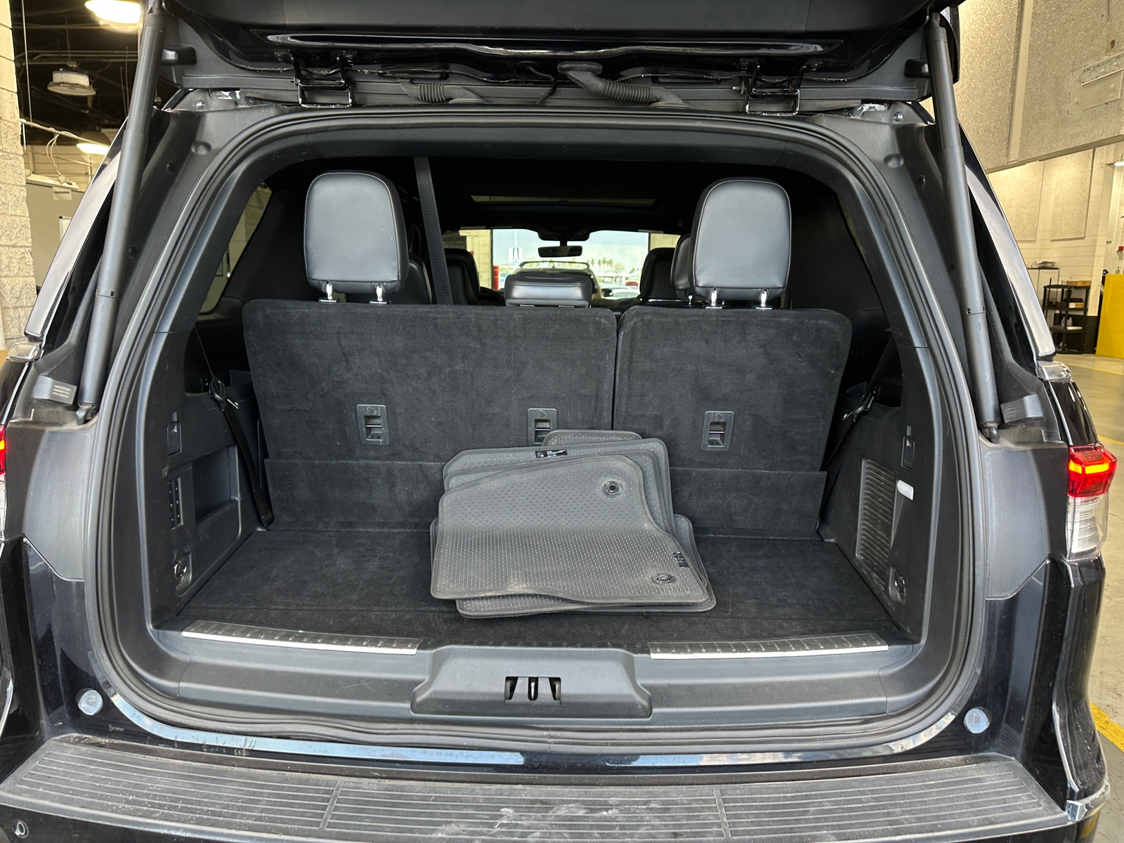 Thumbnail: 2024 Lincoln Navigator - 6