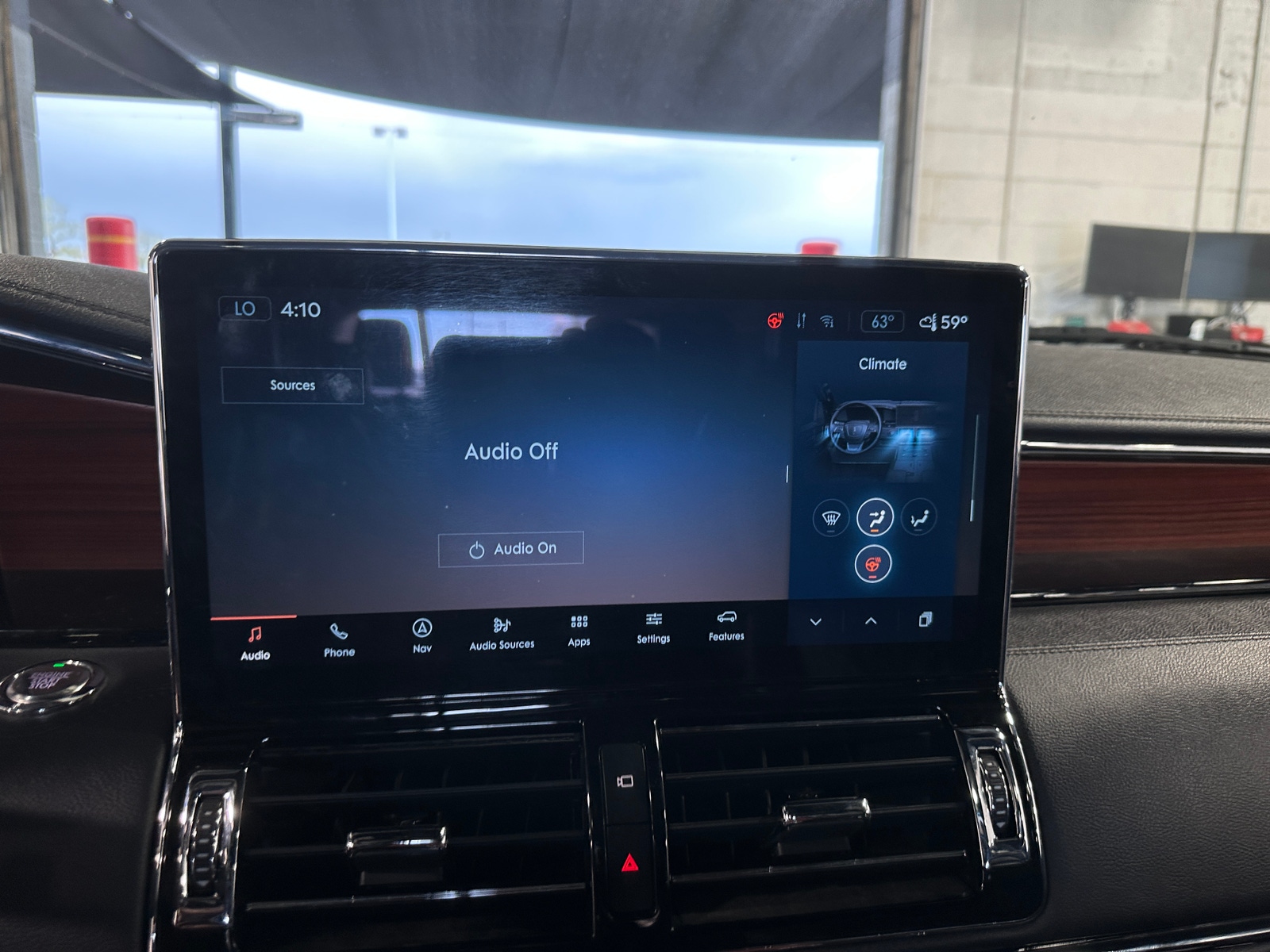 Thumbnail: 2024 Lincoln Navigator - 3