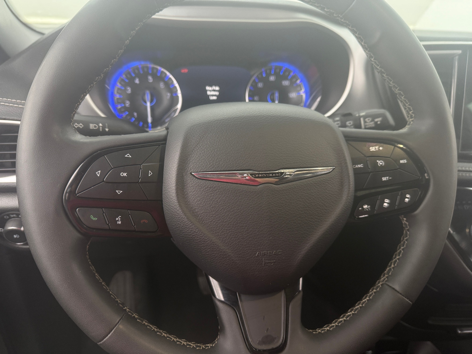 Thumbnail: 2023 Chrysler Pacifica - 5