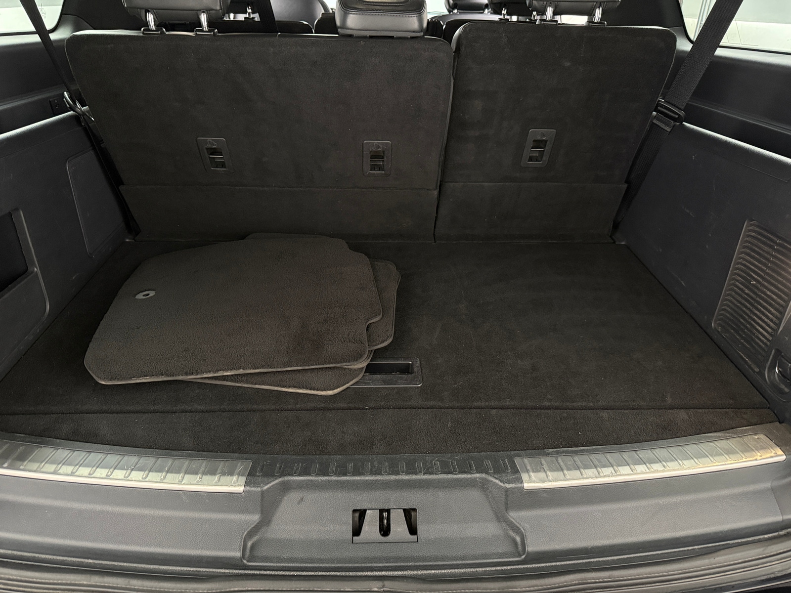 Thumbnail: 2024 Lincoln Navigator L - 6