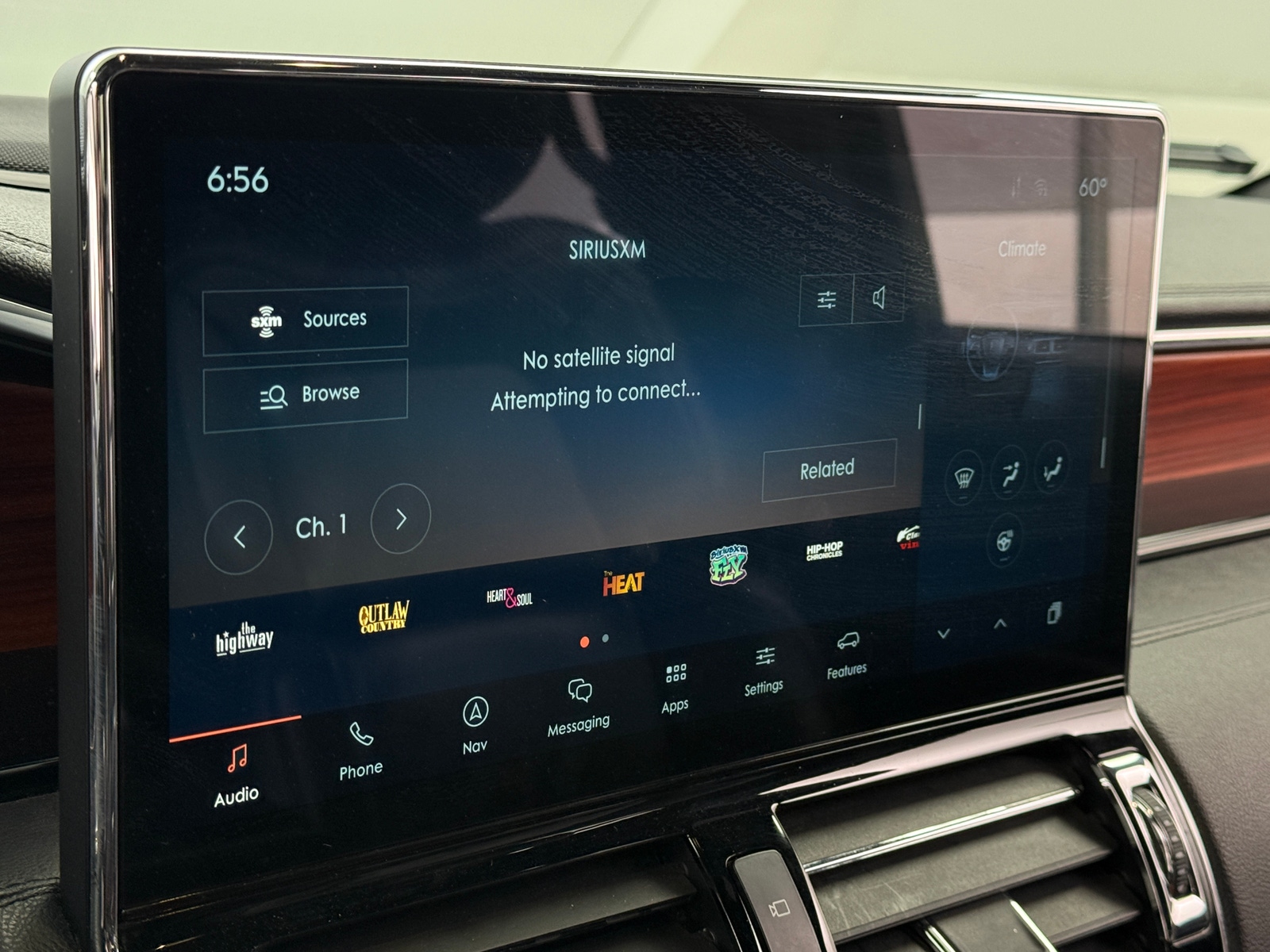 Thumbnail: 2024 Lincoln Navigator L - 3