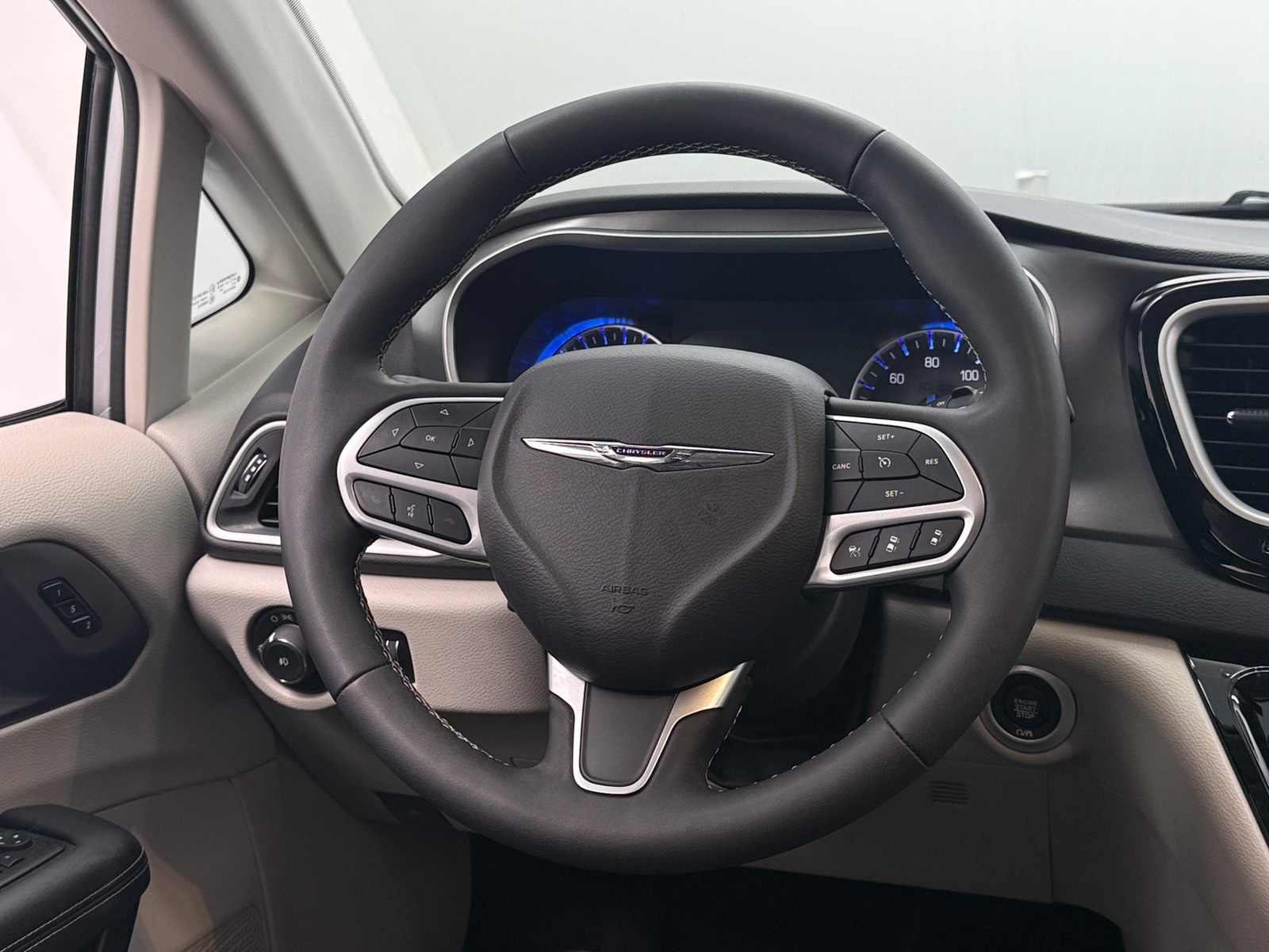 Thumbnail: 2024 Chrysler Pacifica - 4