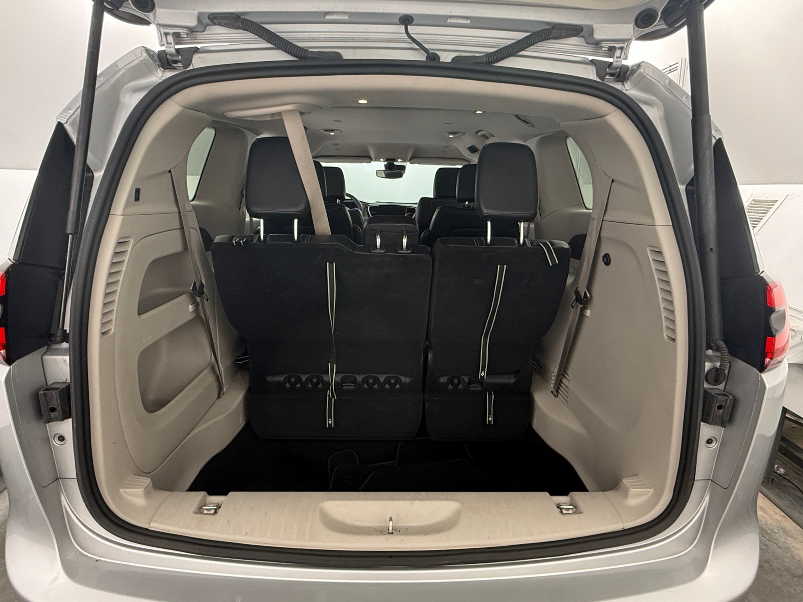 Thumbnail: 2024 Chrysler Pacifica - 6