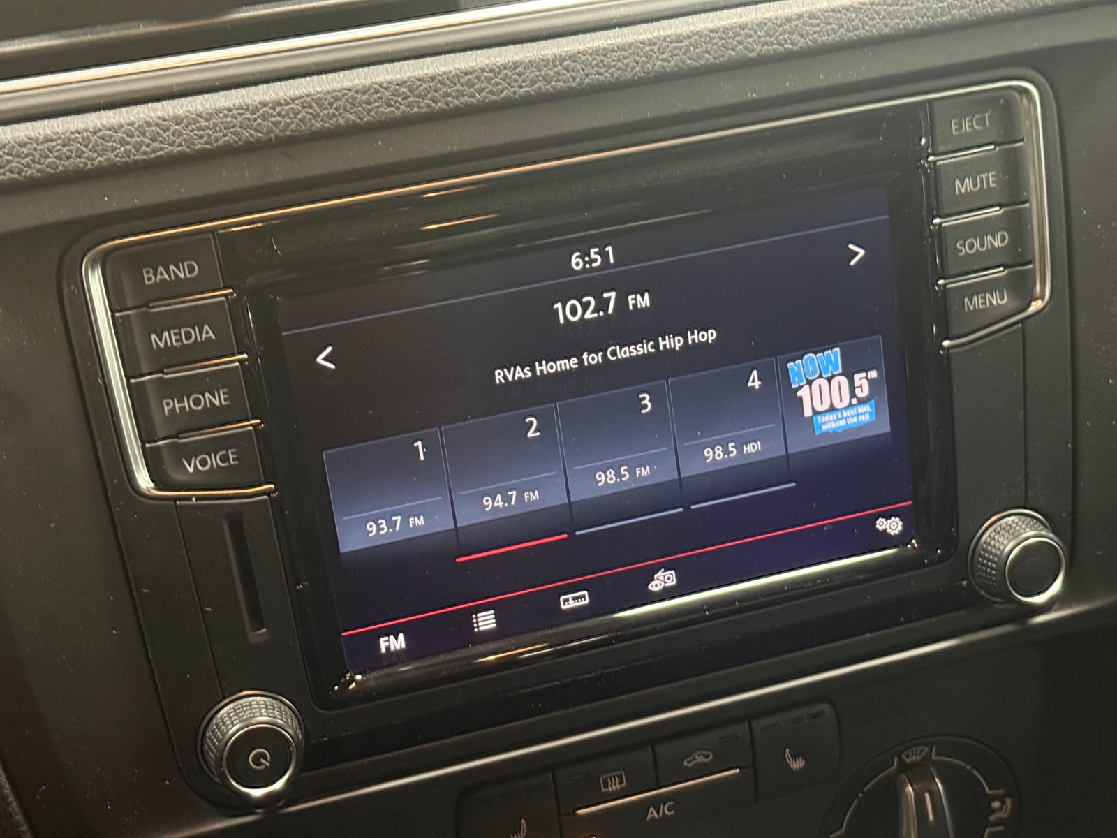 Thumbnail: 2017 Volkswagen Jetta - 3