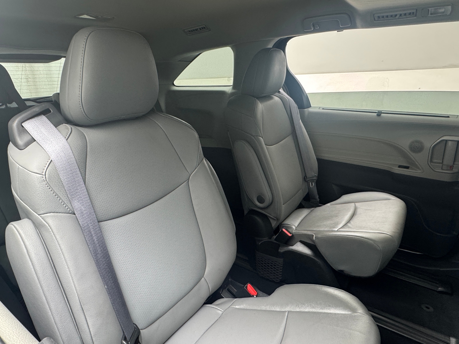 Thumbnail: 2022 Toyota Sienna - 5