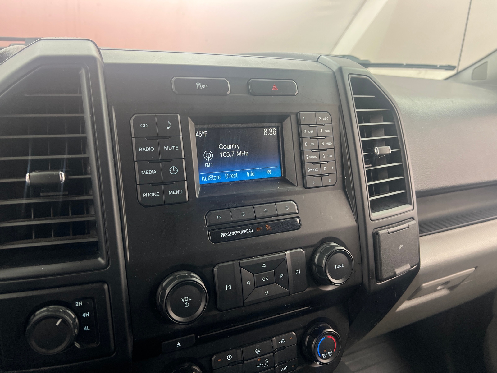 Thumbnail: 2015 Ford Econoline - 4