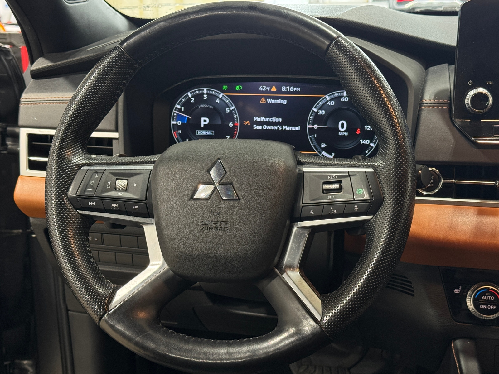 Thumbnail: 2022 Mitsubishi Outlander - 4