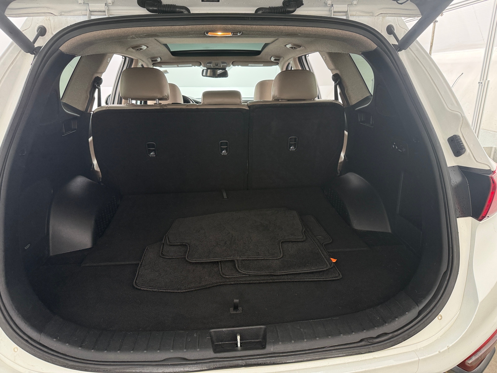 Thumbnail: 2019 Hyundai Santa Fe - 6