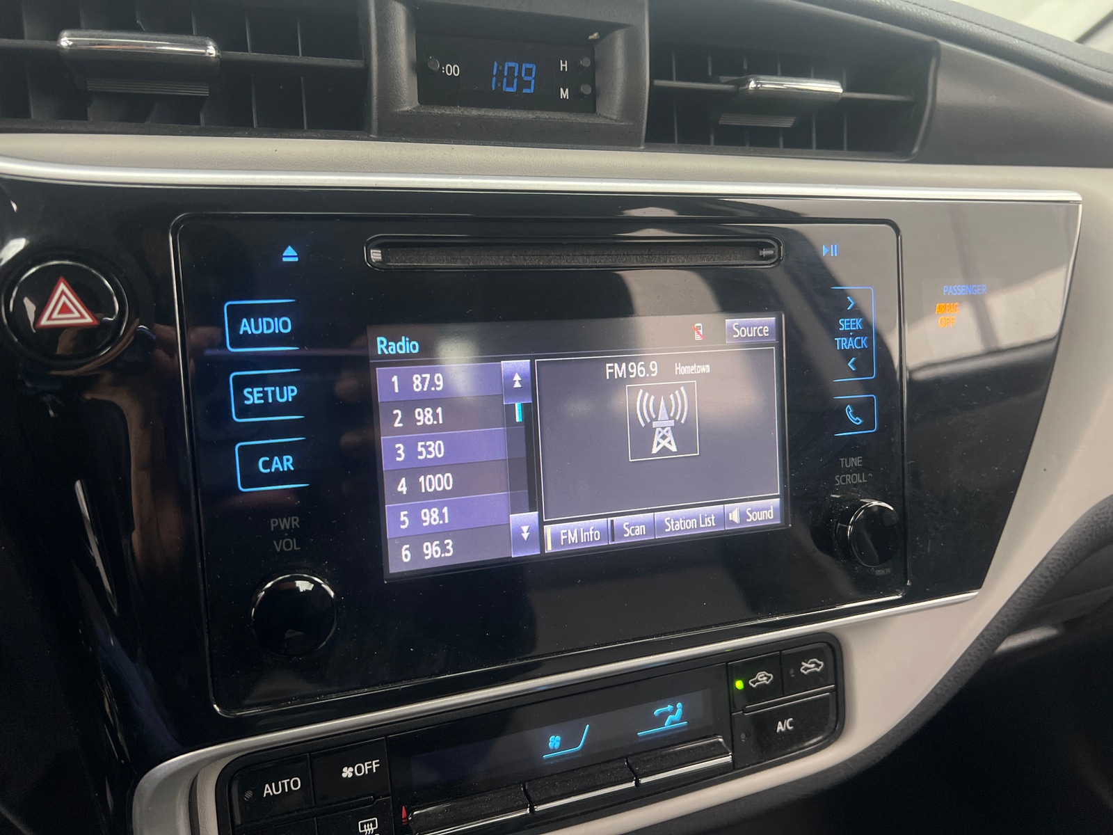 Thumbnail: 2019 Toyota Corolla - 4