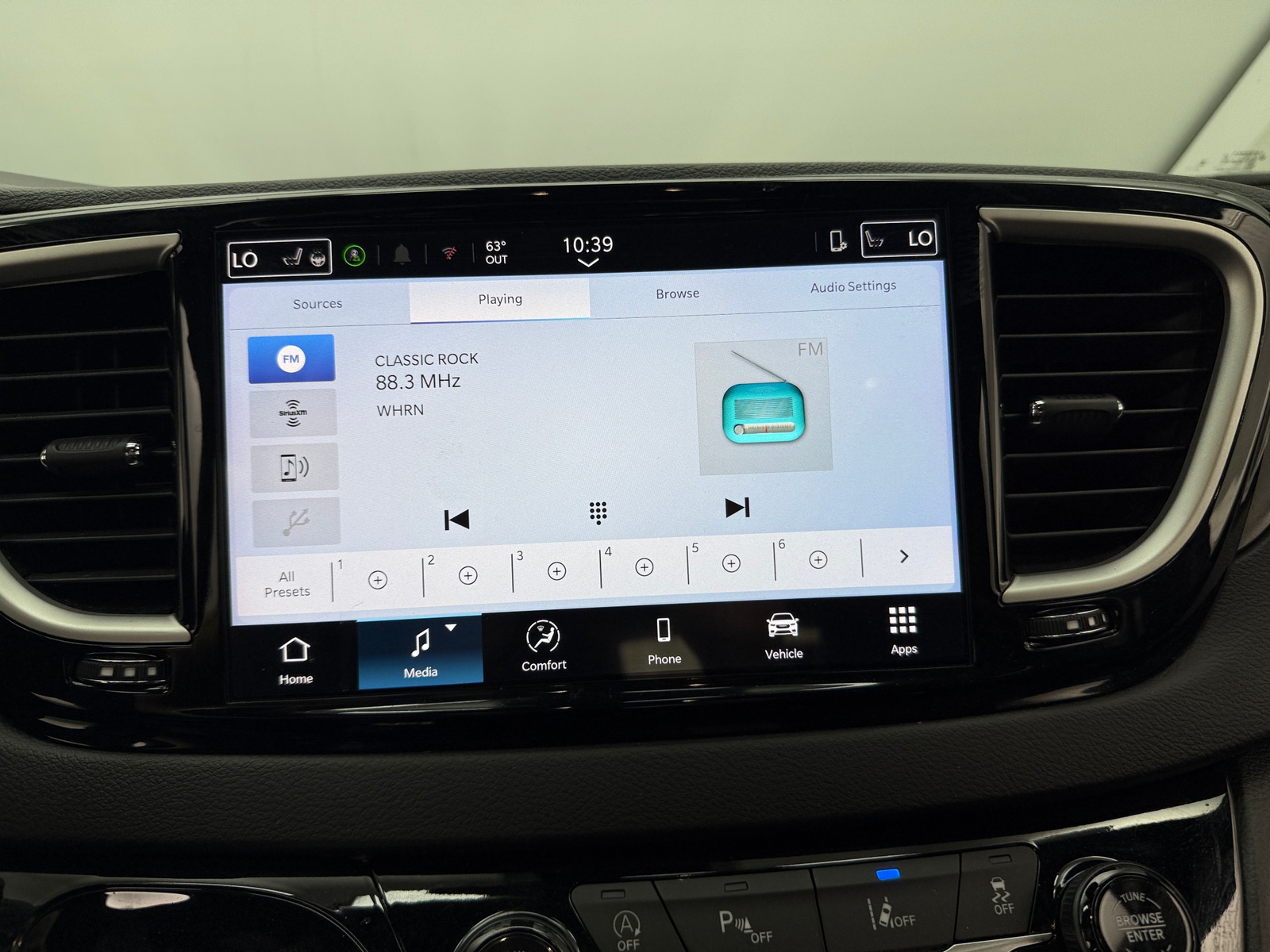 Thumbnail: 2025 Chrysler Pacifica - 3