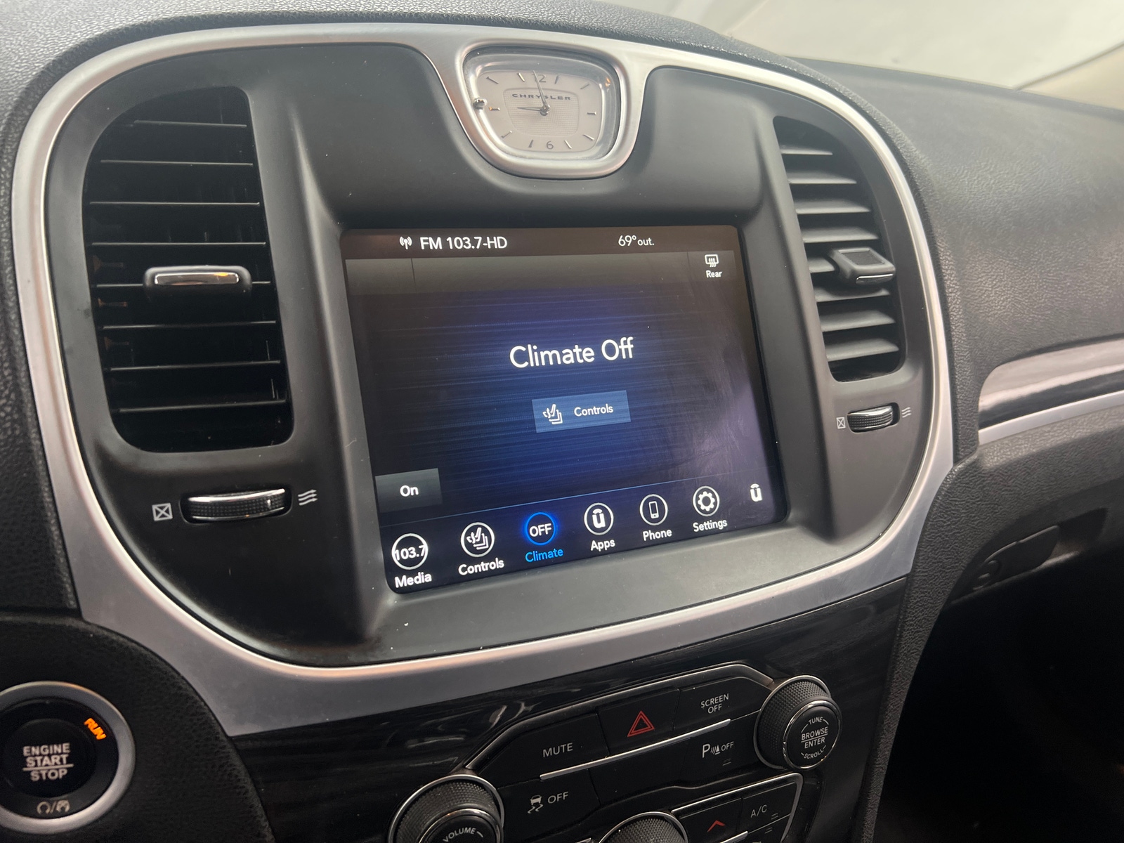 Thumbnail: 2022 Chrysler 300 - 3