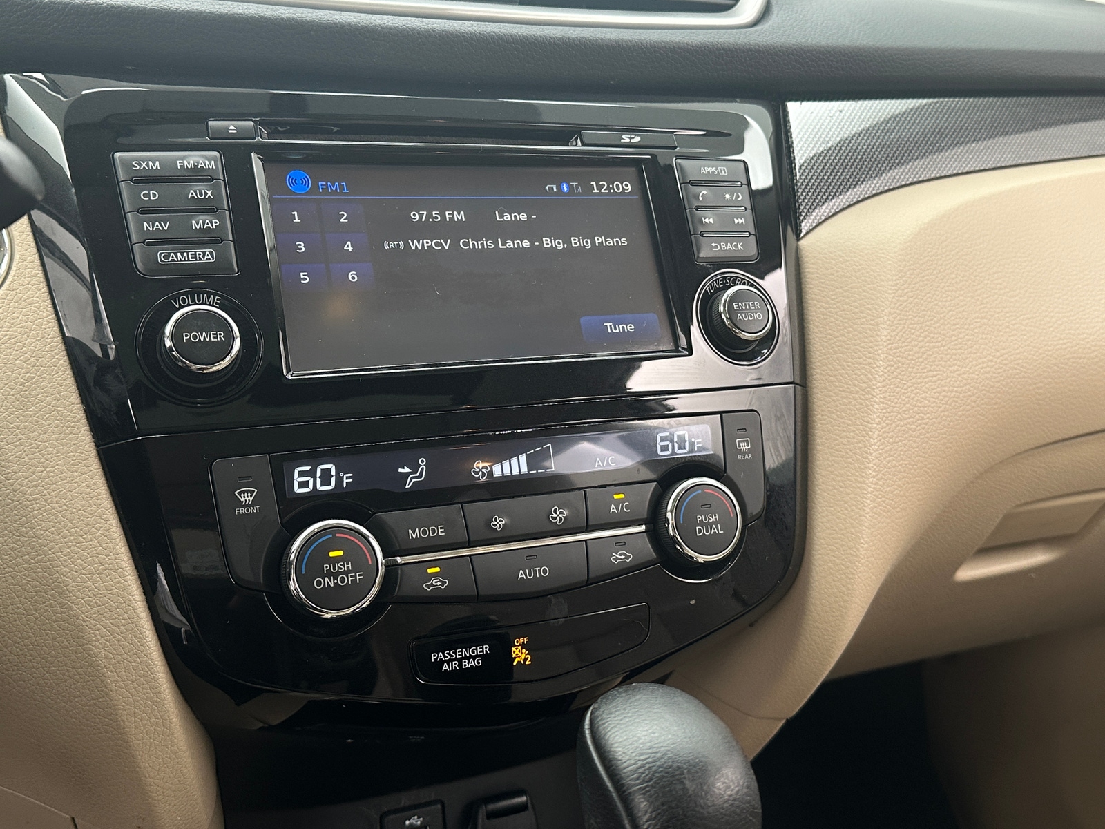 Thumbnail: 2016 Nissan Rogue - 3