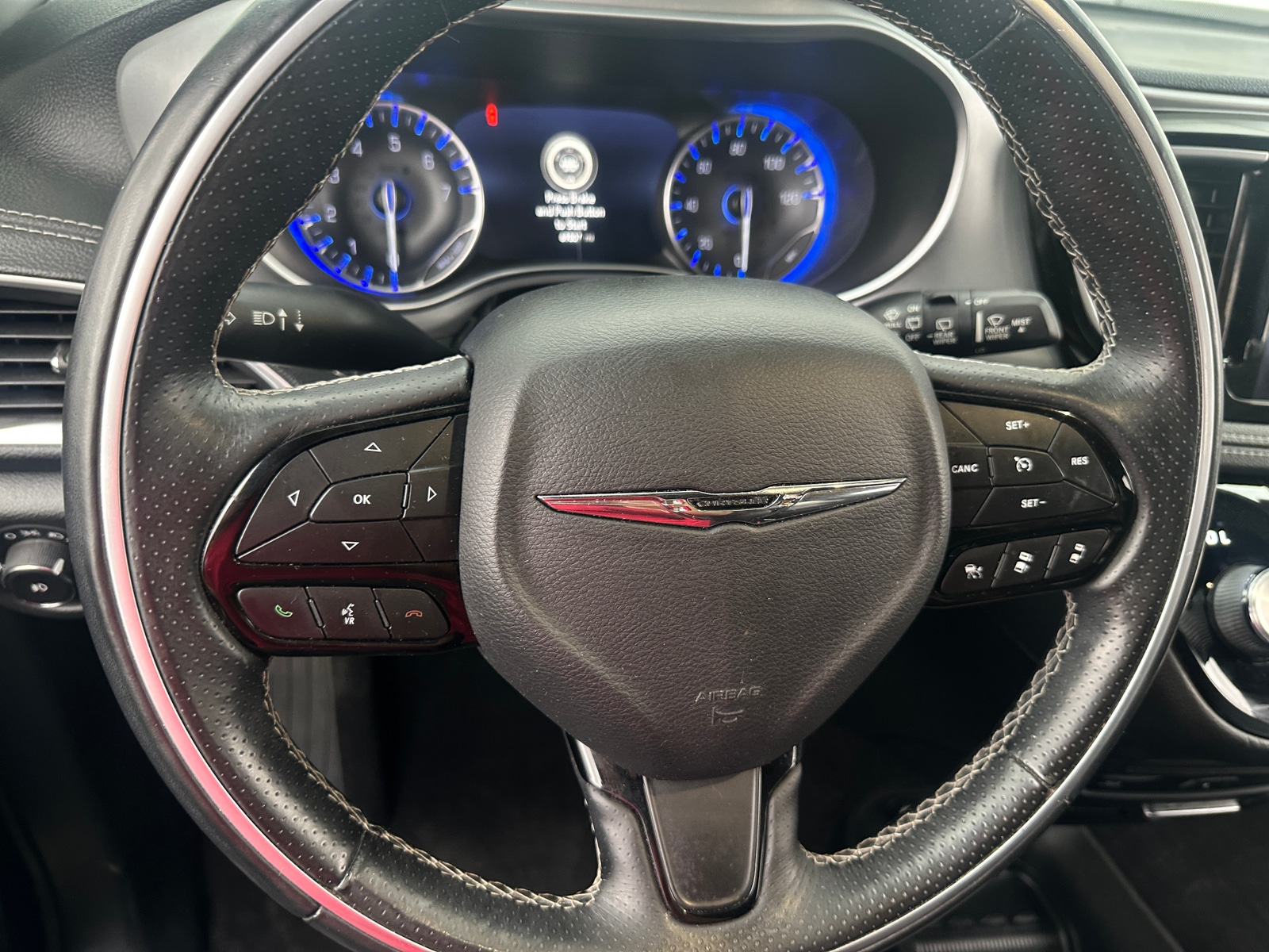 Thumbnail: 2018 Chrysler Pacifica - 4