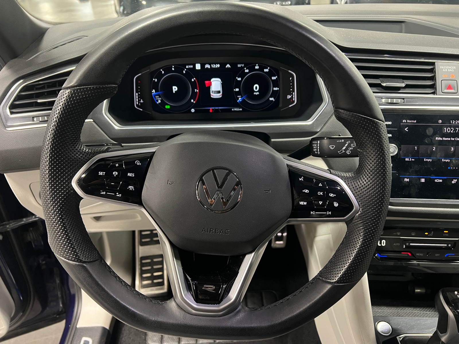 Thumbnail: 2022 Volkswagen Tiguan - 5