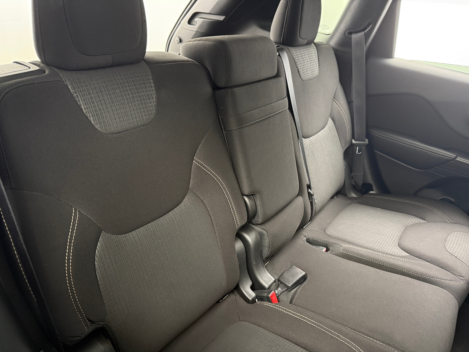 Thumbnail: 2016 Jeep Cherokee - 6