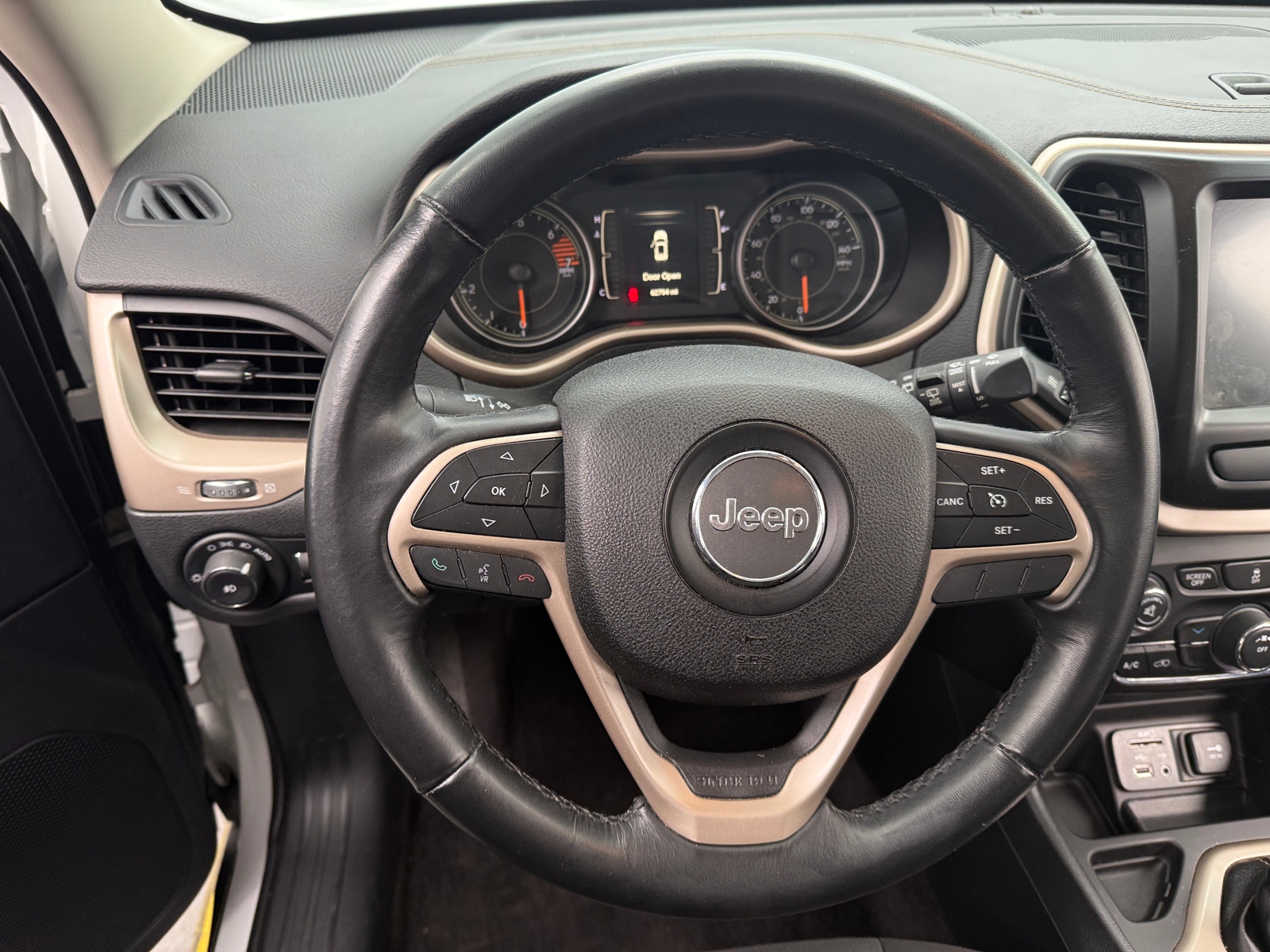 Thumbnail: 2016 Jeep Cherokee - 5