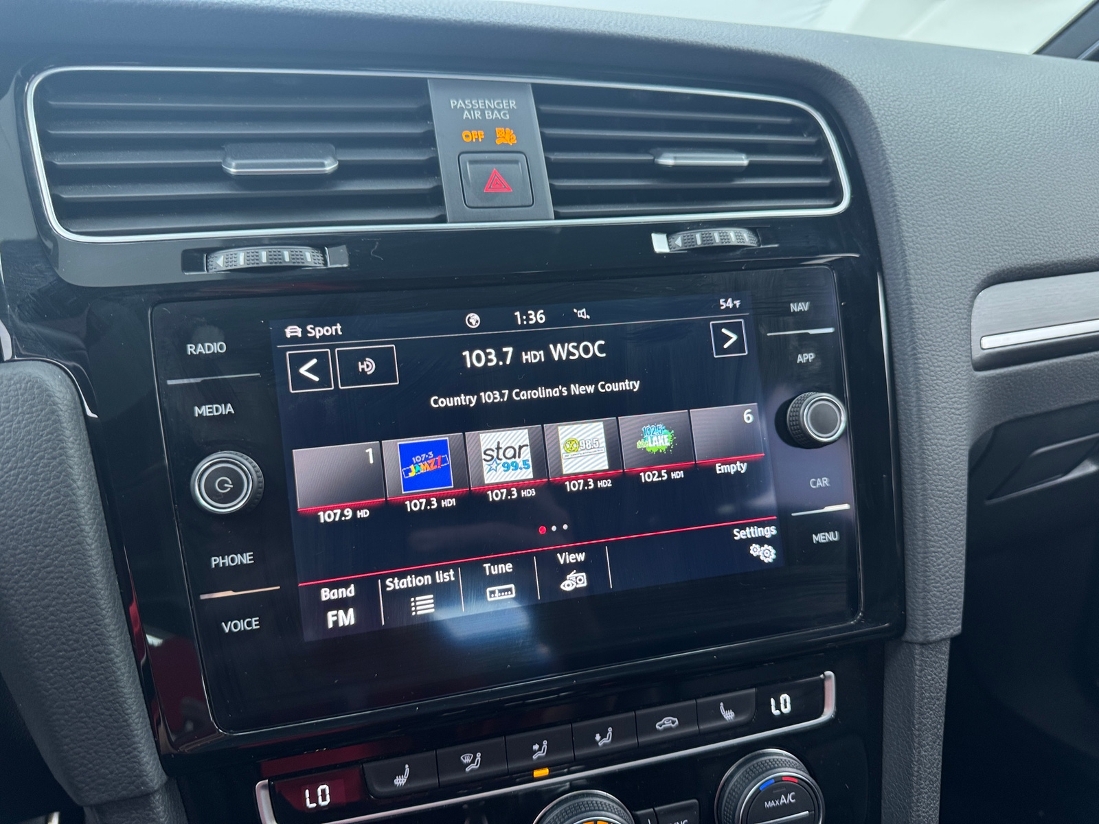 Thumbnail: 2020 Volkswagen Golf - 3