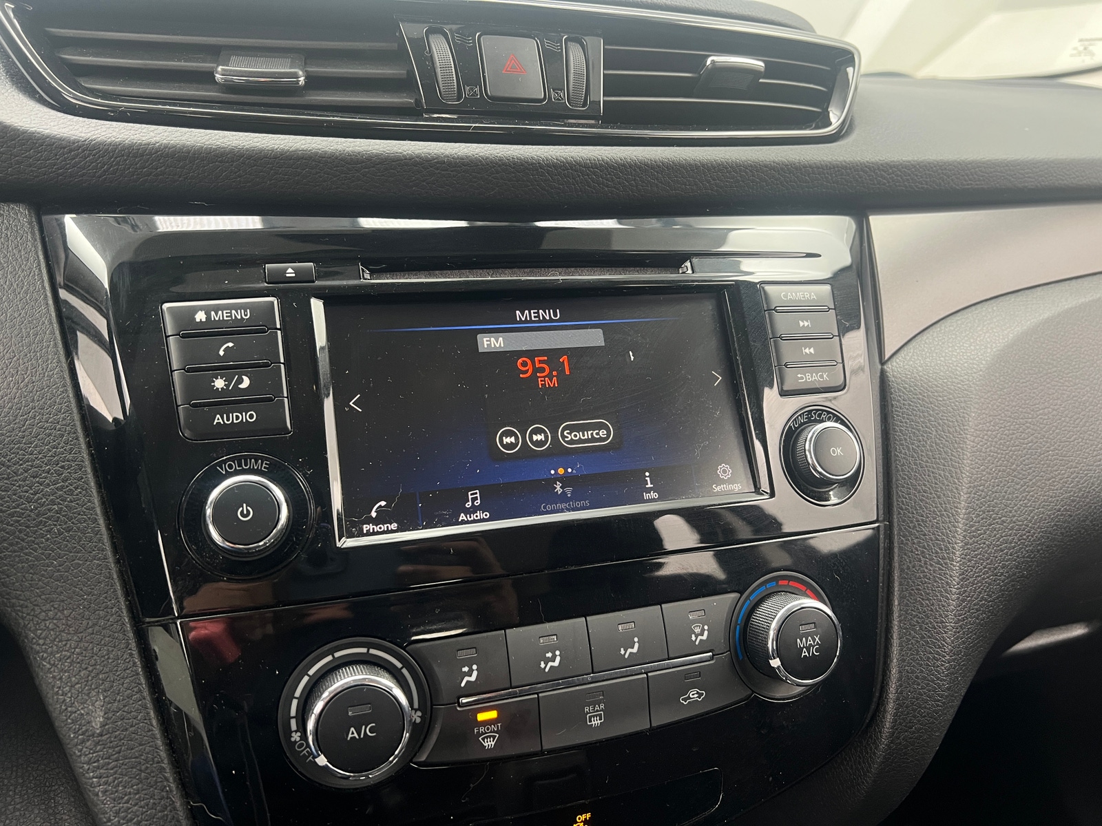 Thumbnail: 2021 Nissan Rogue Sport - 4